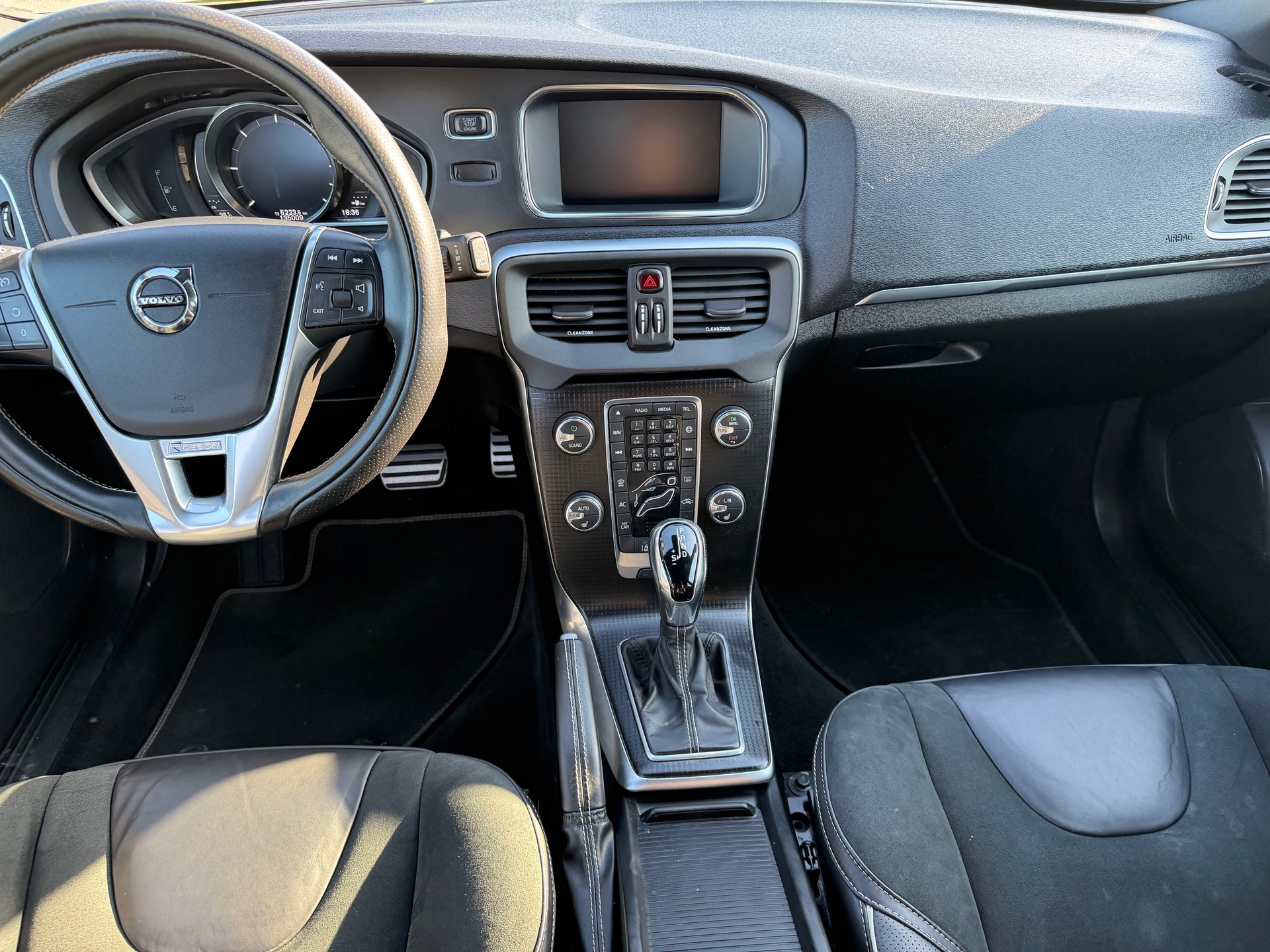 VOLVO V40 D2 R-Design Geartronic-image-14