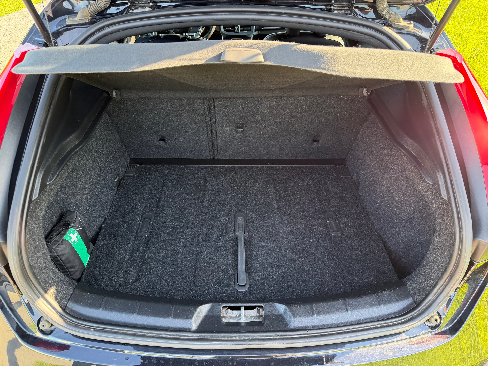 VOLVO V40 D2 R-Design Geartronic-image-11