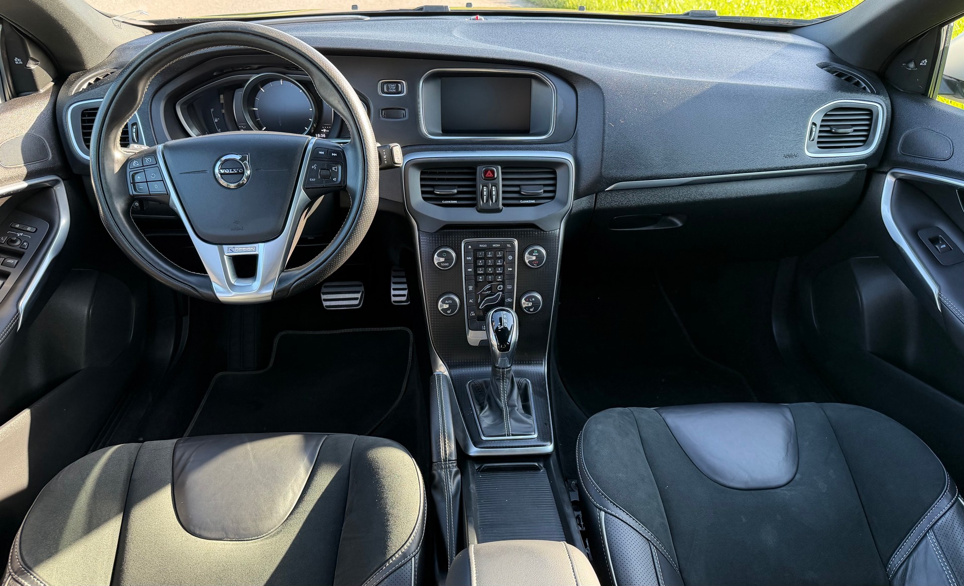 VOLVO V40 D2 R-Design Geartronic-image-12