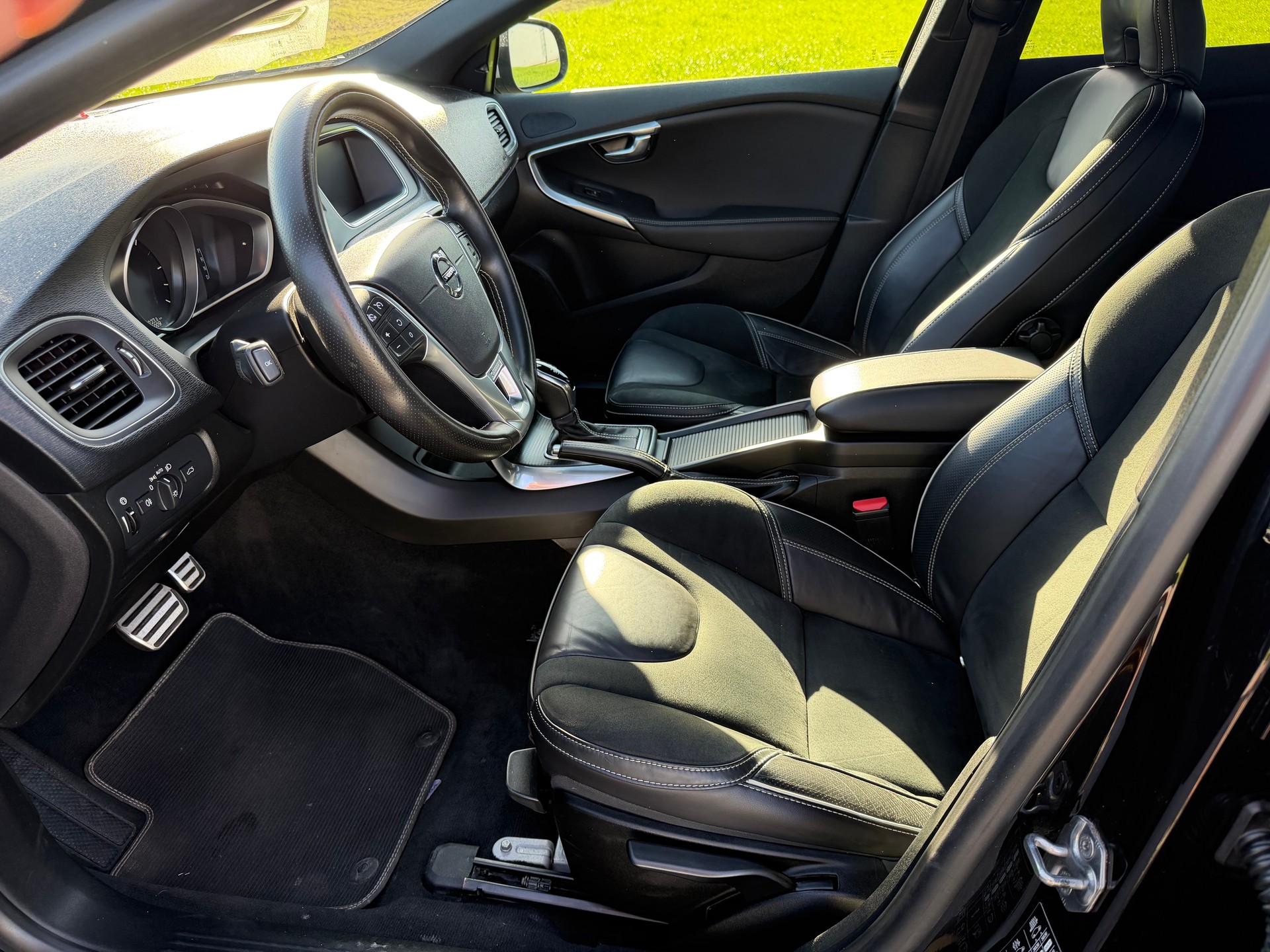 VOLVO V40 D2 R-Design Geartronic-image-7