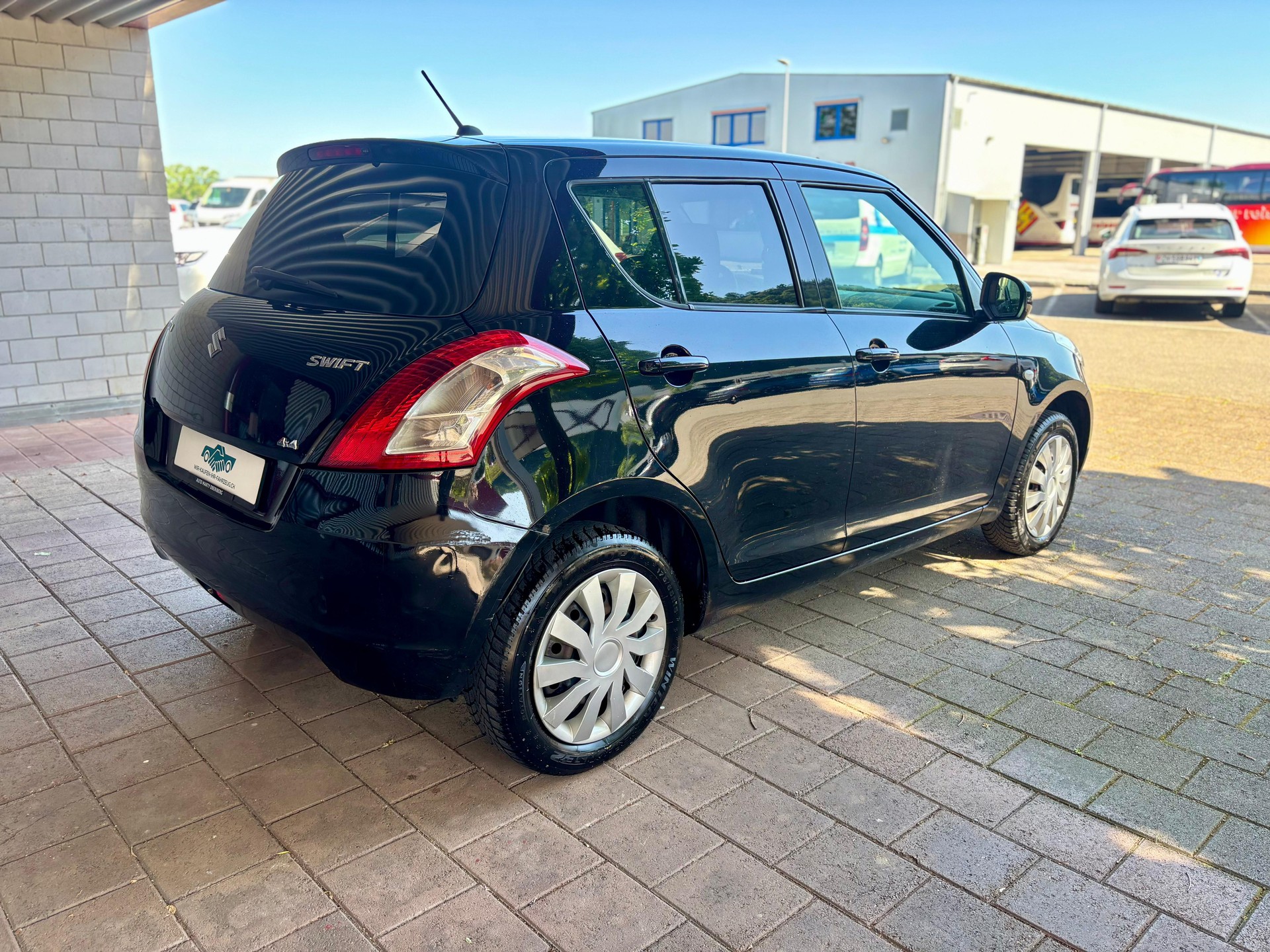 SUZUKI Swift 1.2i 16V GL Top 4x4-showroom-element-2