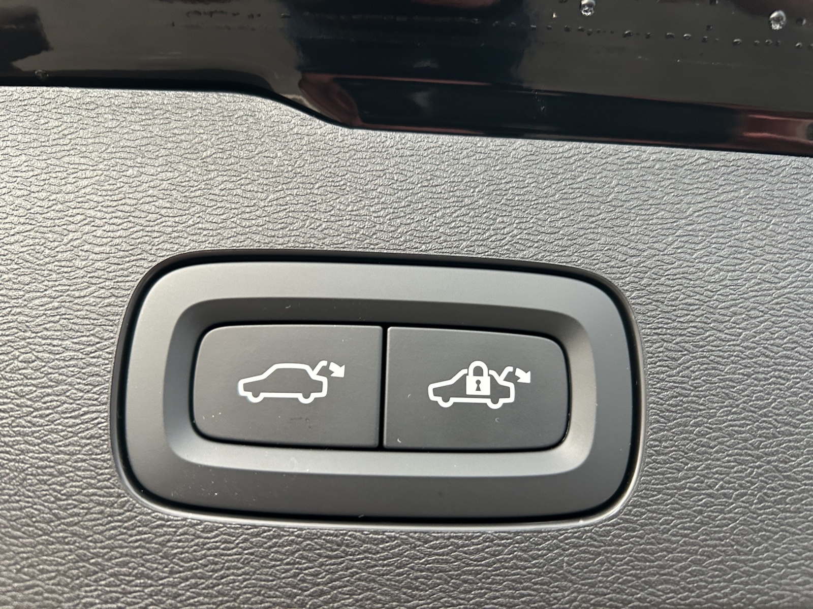VOLVO V60 B4 Benzin Mild Hybrid Ultra Plus Dark DCT - Anhängevorrichtung - 360°Kamera-image-9
