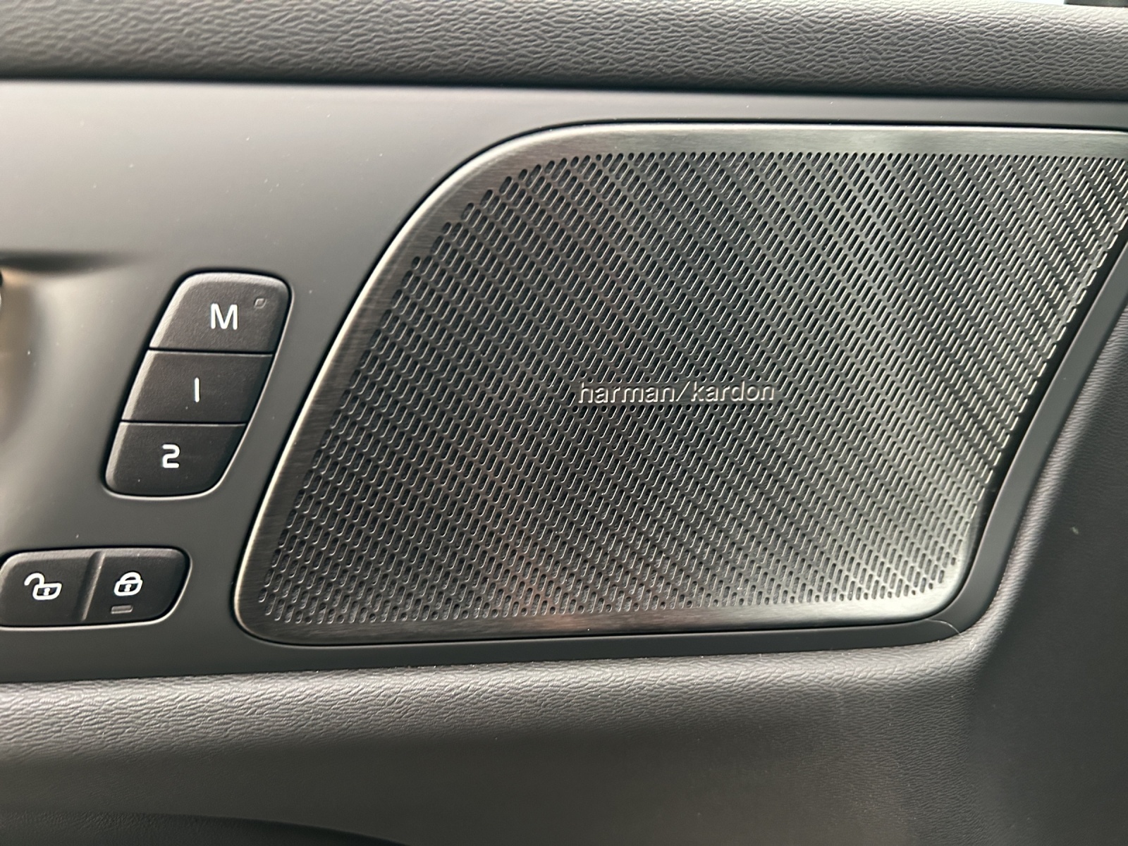VOLVO V60 B4 Benzin Mild Hybrid Ultra Plus Dark DCT - Anhängevorrichtung - 360°Kamera-image-10