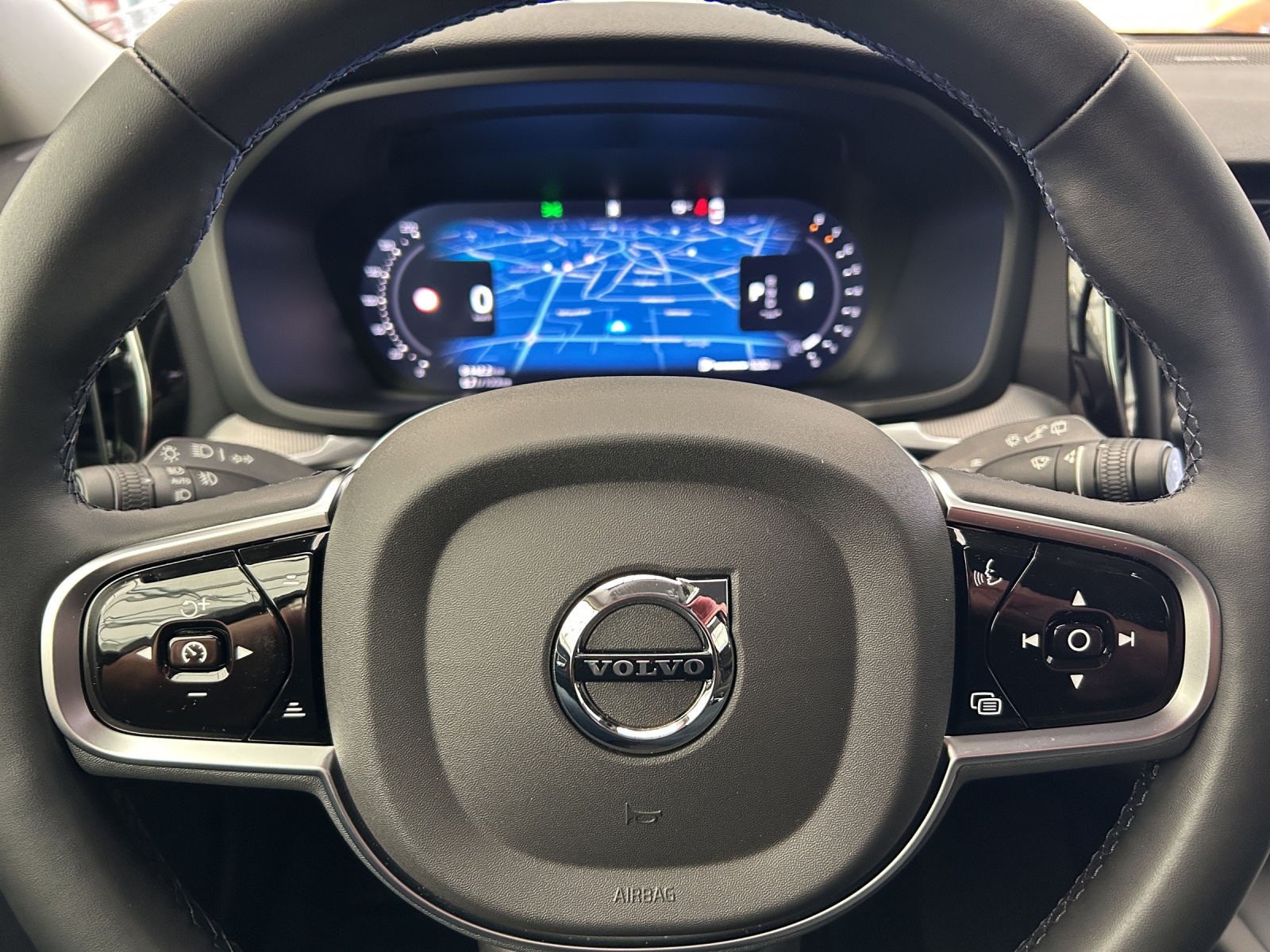 VOLVO V60 B4 Benzin Mild Hybrid Ultra Plus Dark DCT - Anhängevorrichtung - 360°Kamera-image-11