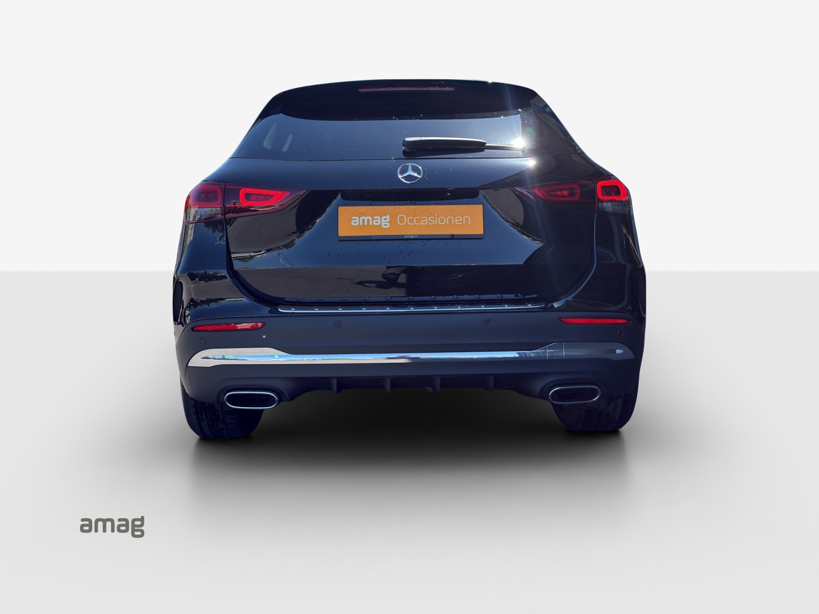 MERCEDES-BENZ GLA 180 AMG Line 7G-DCT-showroom-element-3