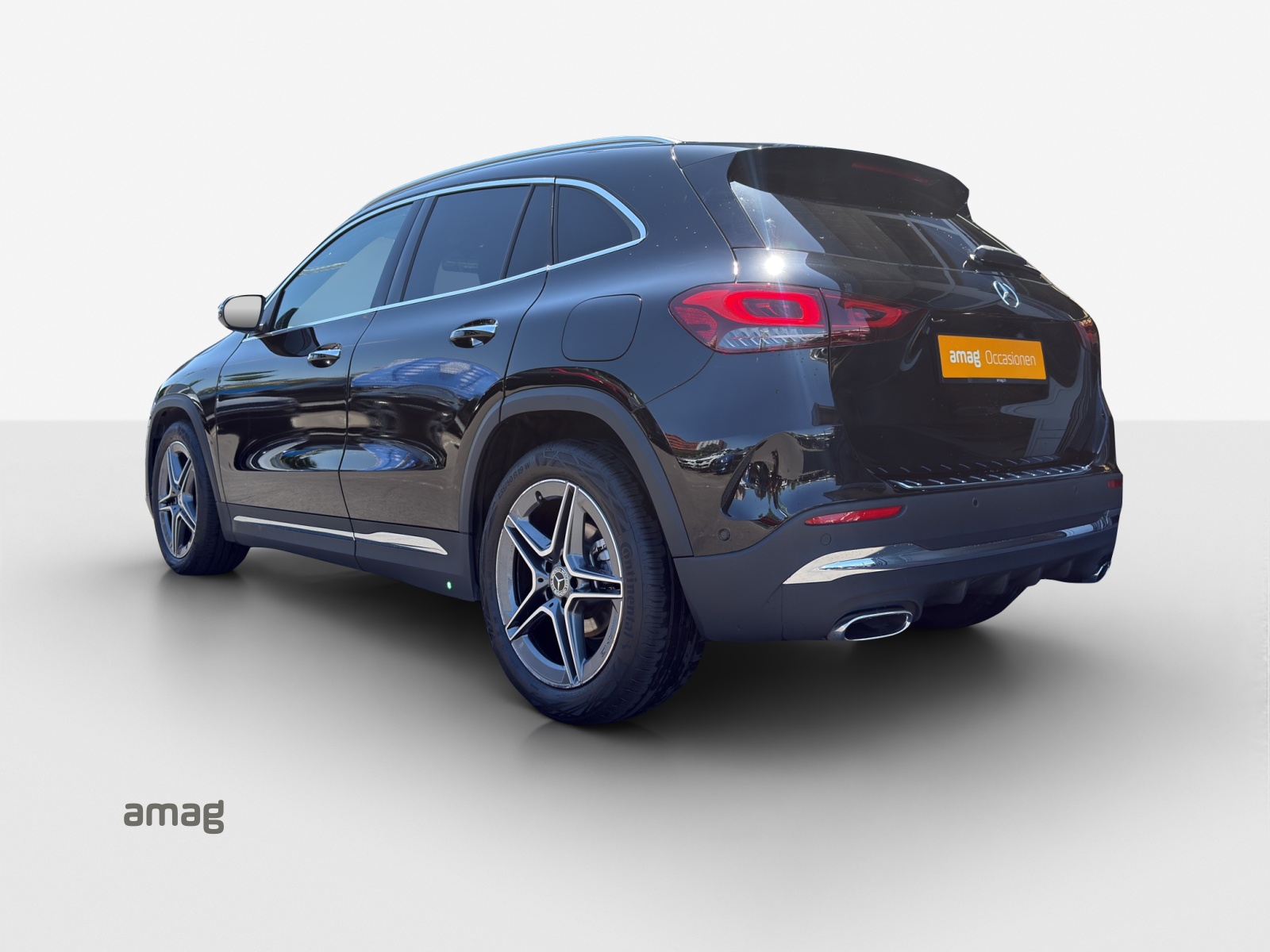 MERCEDES-BENZ GLA 180 AMG Line 7G-DCT-showroom-element-2