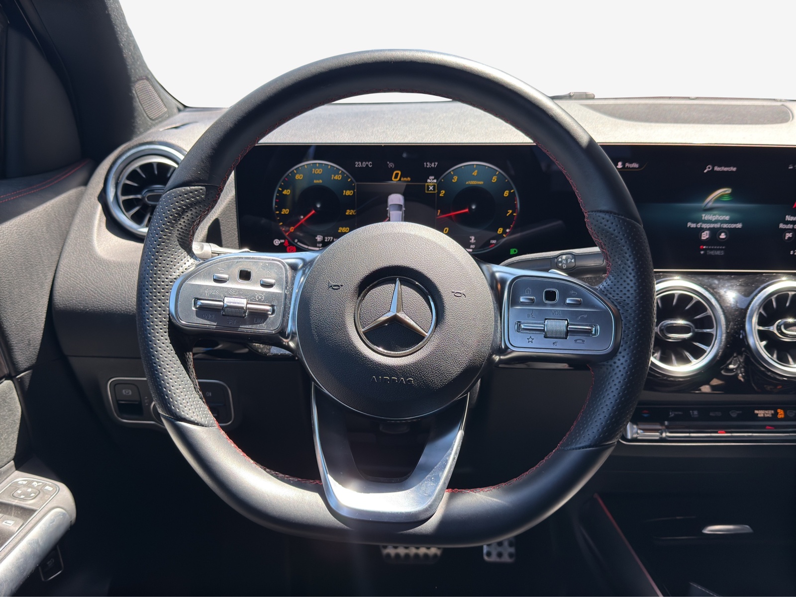 MERCEDES-BENZ GLA 180 AMG Line 7G-DCT-image-9