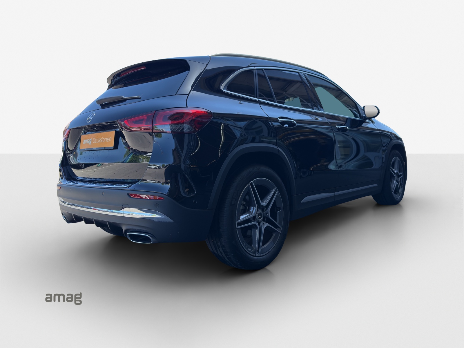 MERCEDES-BENZ GLA 180 AMG Line 7G-DCT-image-4