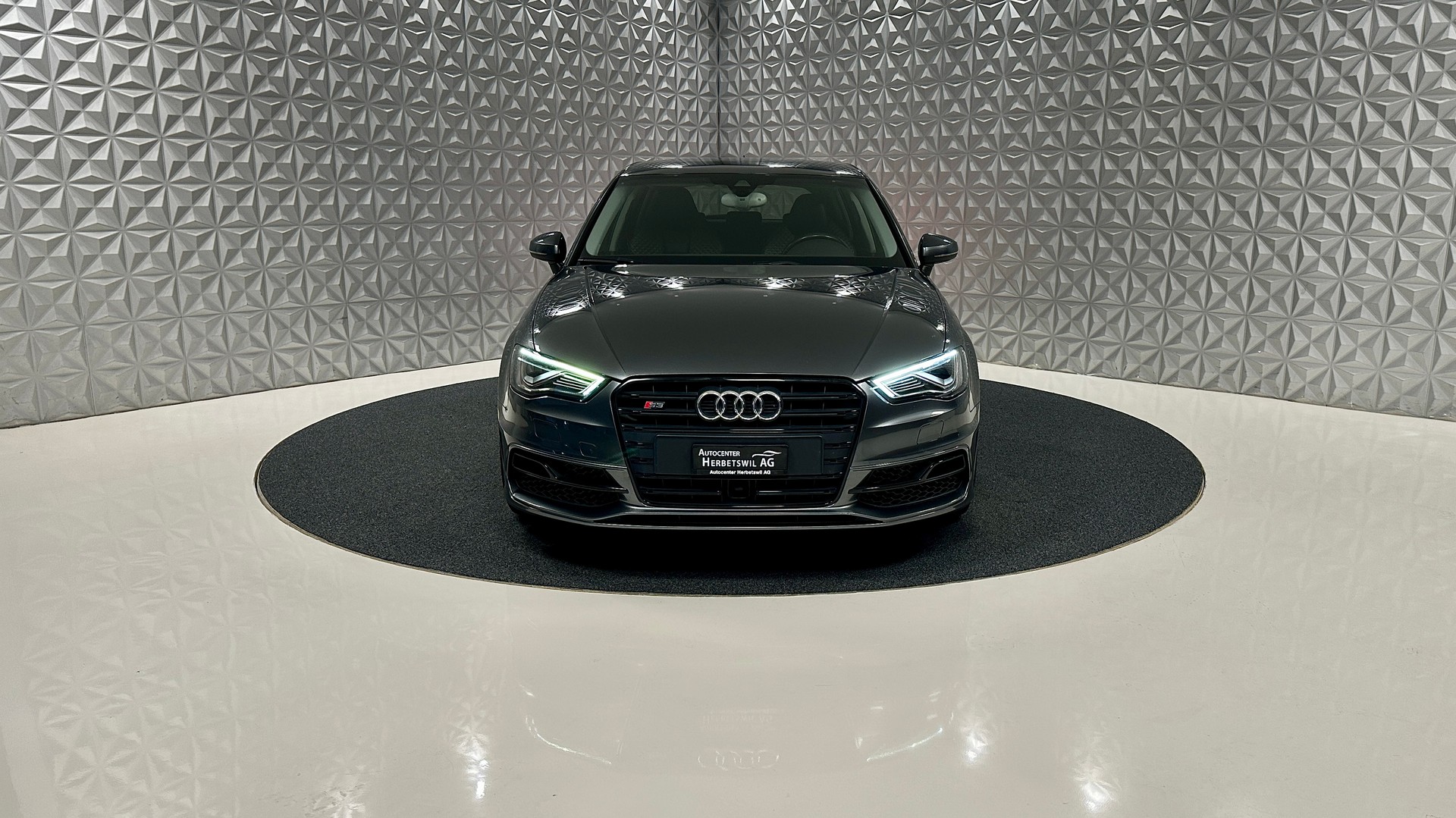 AUDI S3 Sportback 2.0 TFSI quattro S-tronic-showroom-element-1