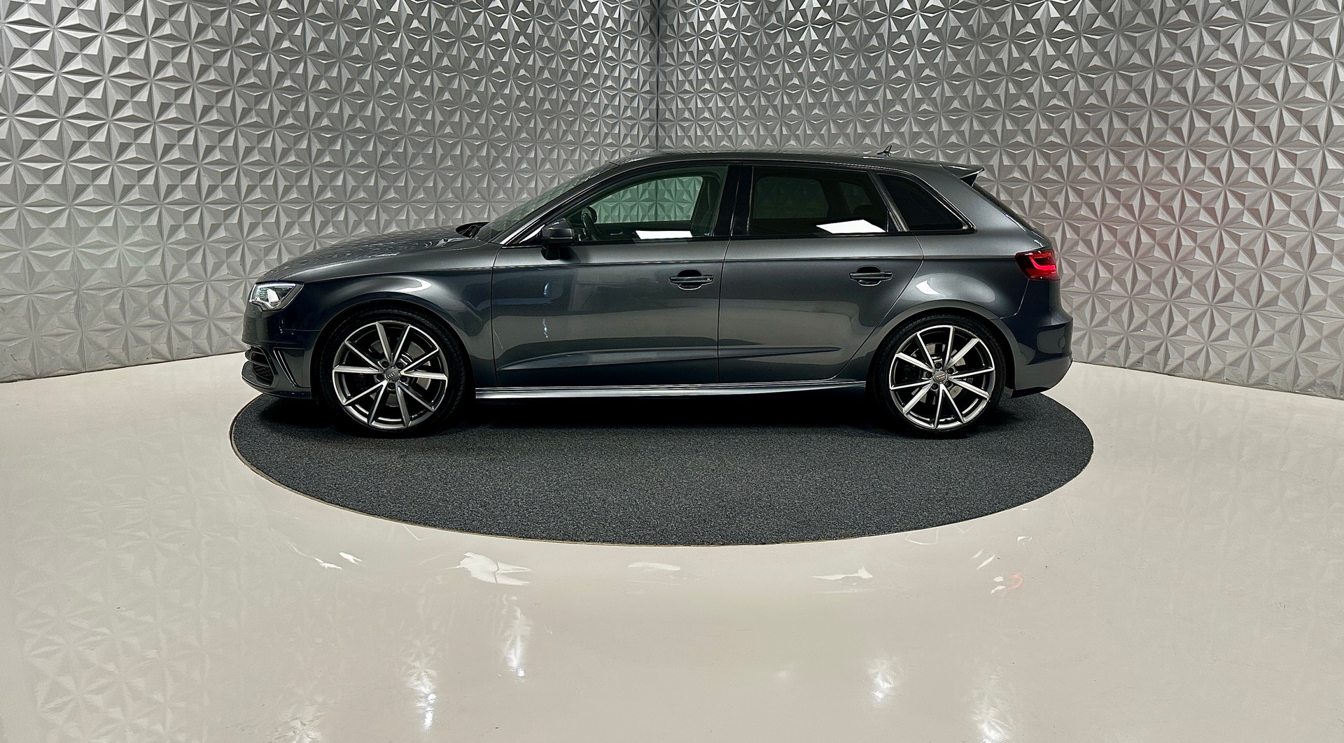 AUDI S3 Sportback 2.0 TFSI quattro S-tronic-image-7