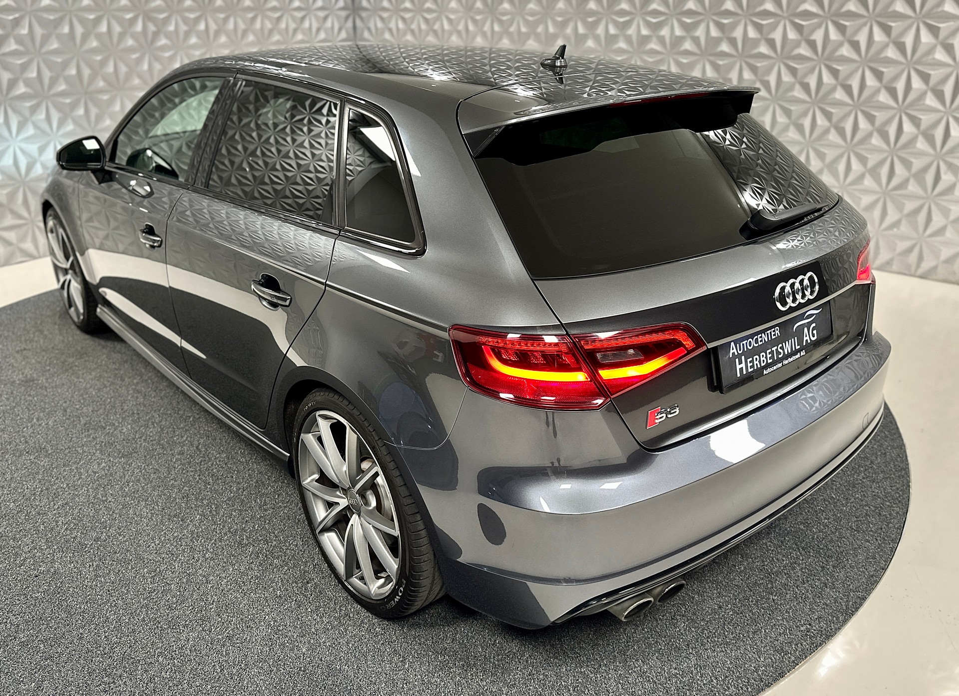 AUDI S3 Sportback 2.0 TFSI quattro S-tronic-image-9