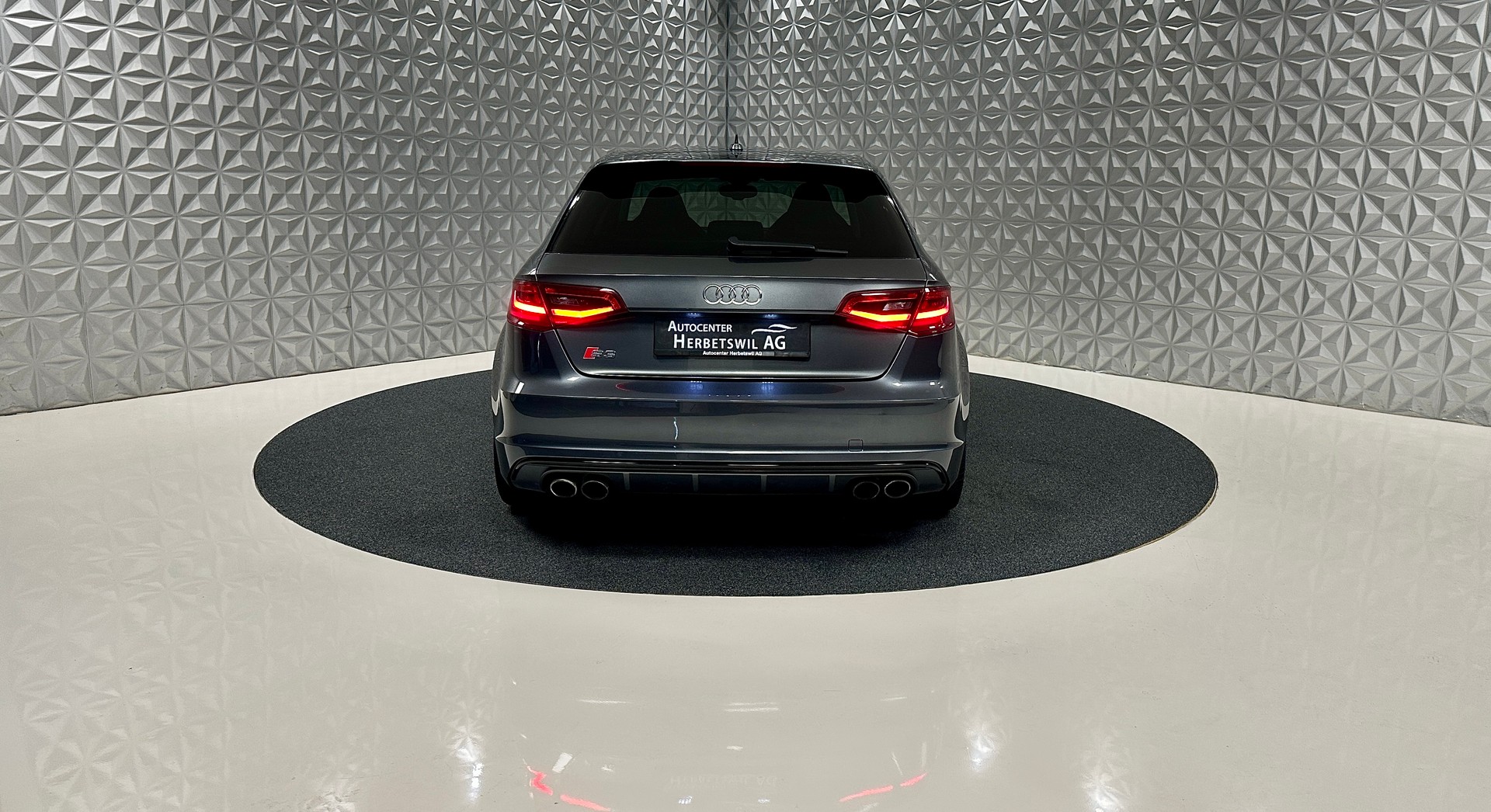 AUDI S3 Sportback 2.0 TFSI quattro S-tronic-image-5