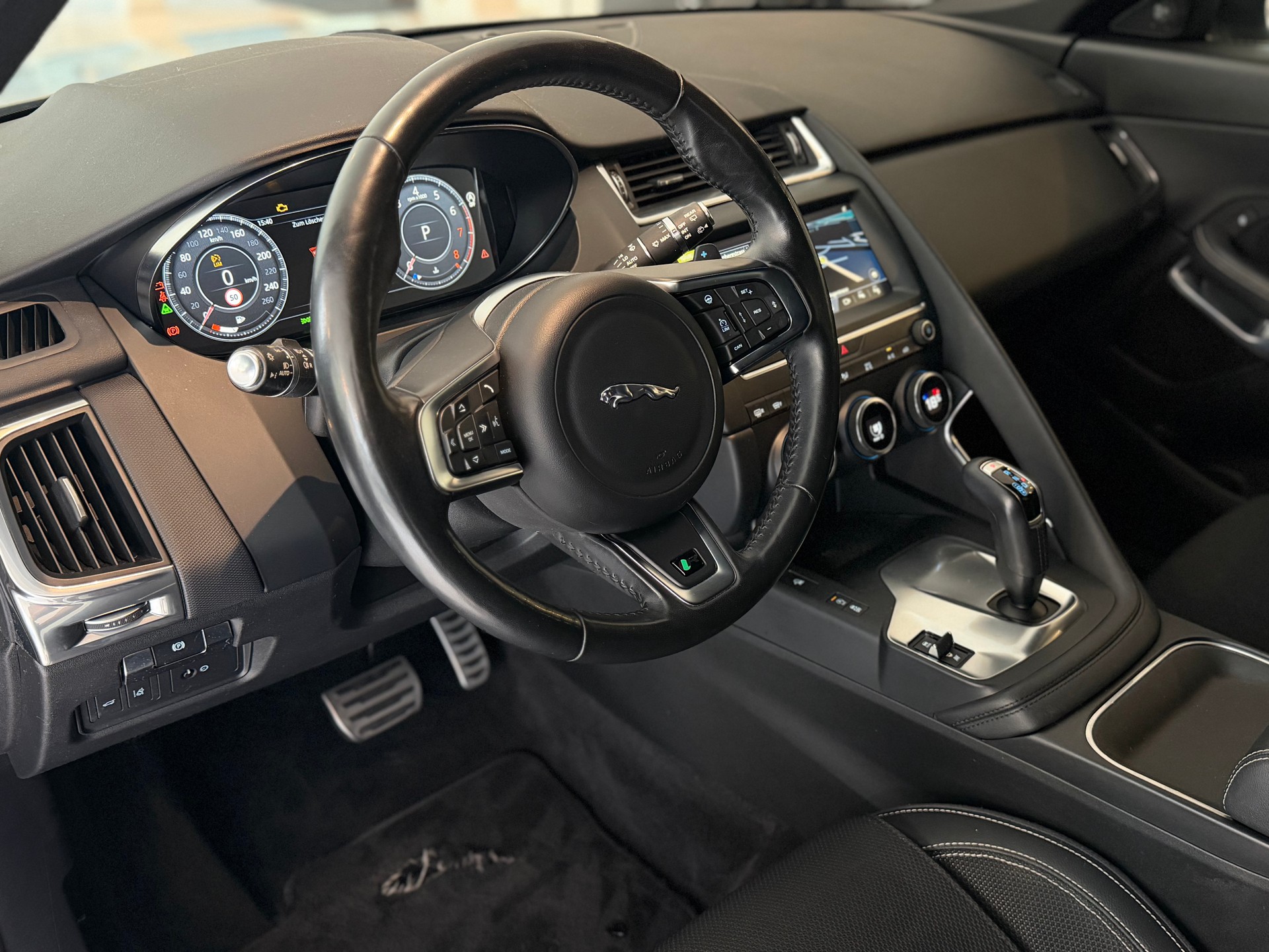 JAGUAR E-Pace 2.0 P250 R-Dynamic SE AWD Automatik **Frisch ab MFK & Service**-image-11