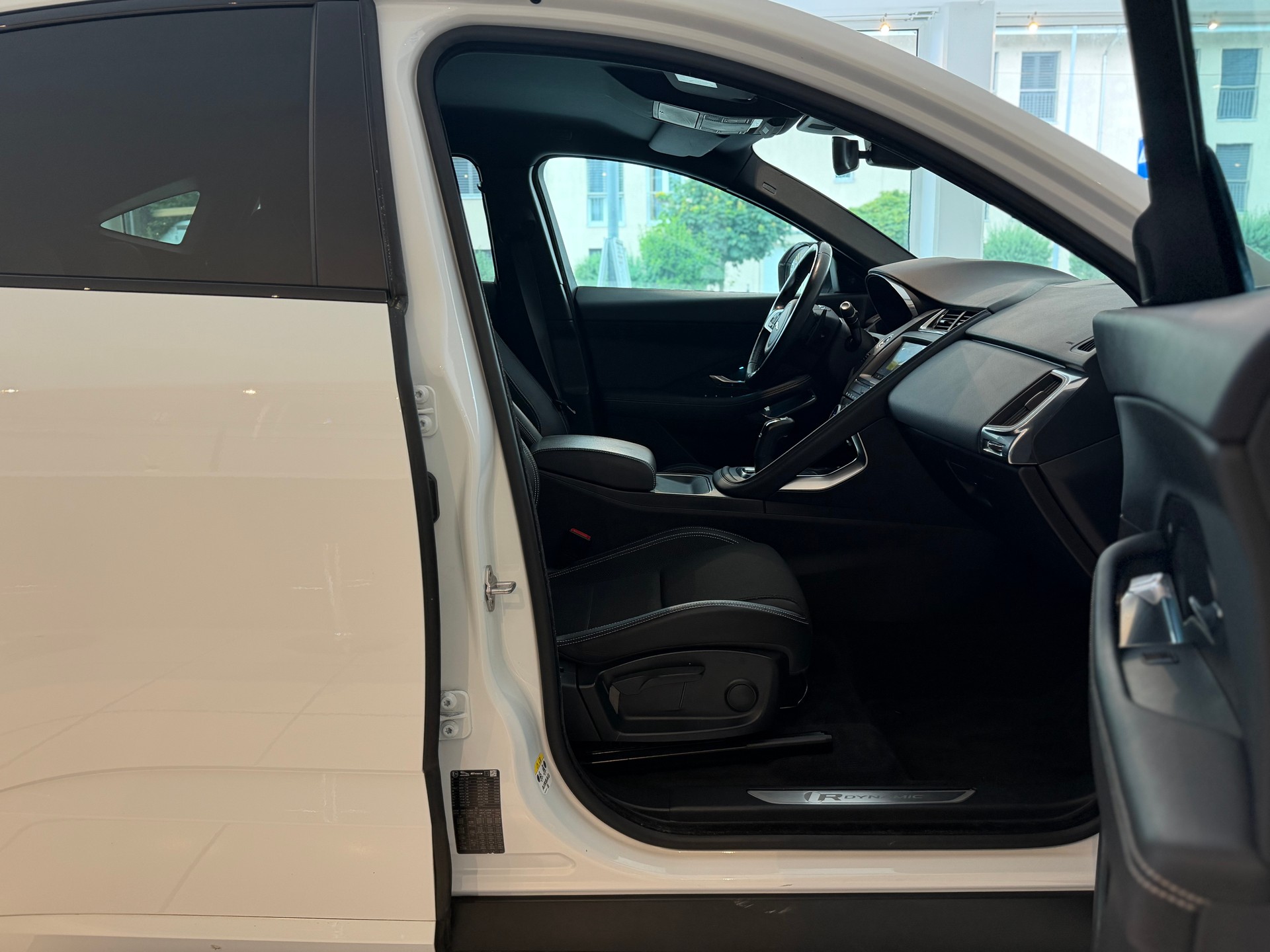JAGUAR E-Pace 2.0 P250 R-Dynamic SE AWD Automatik **Frisch ab MFK & Service**-image-17