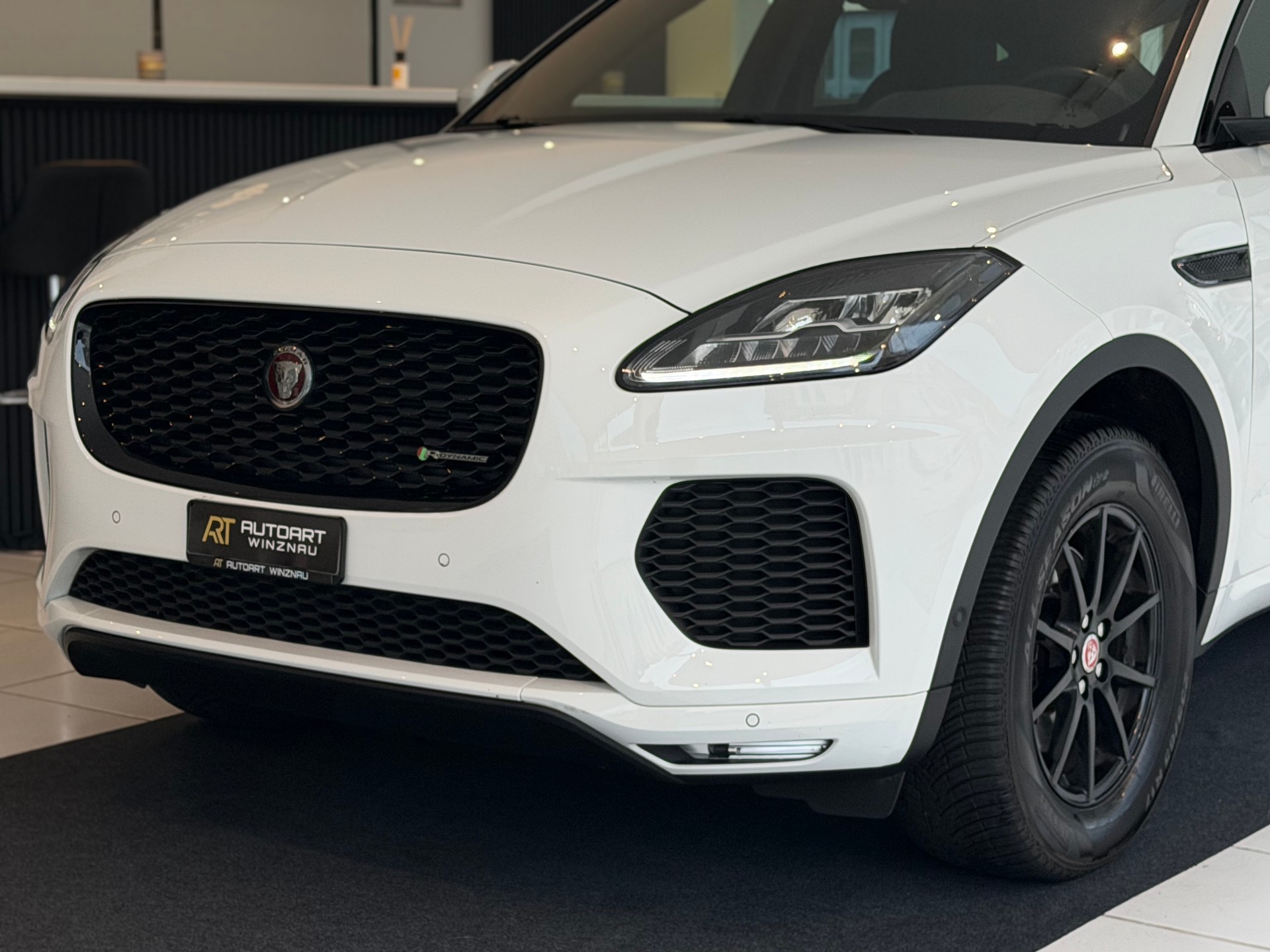 JAGUAR E-Pace 2.0 P250 R-Dynamic SE AWD Automatik **Frisch ab MFK & Service**-showroom-element-1