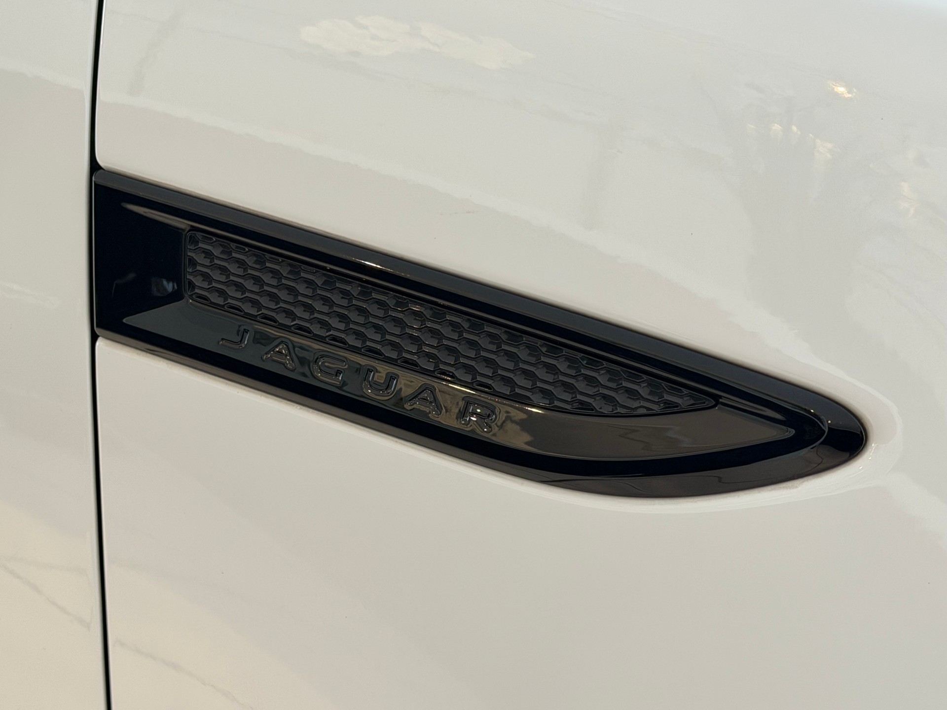JAGUAR E-Pace 2.0 P250 R-Dynamic SE AWD Automatik **Frisch ab MFK & Service**-image-27