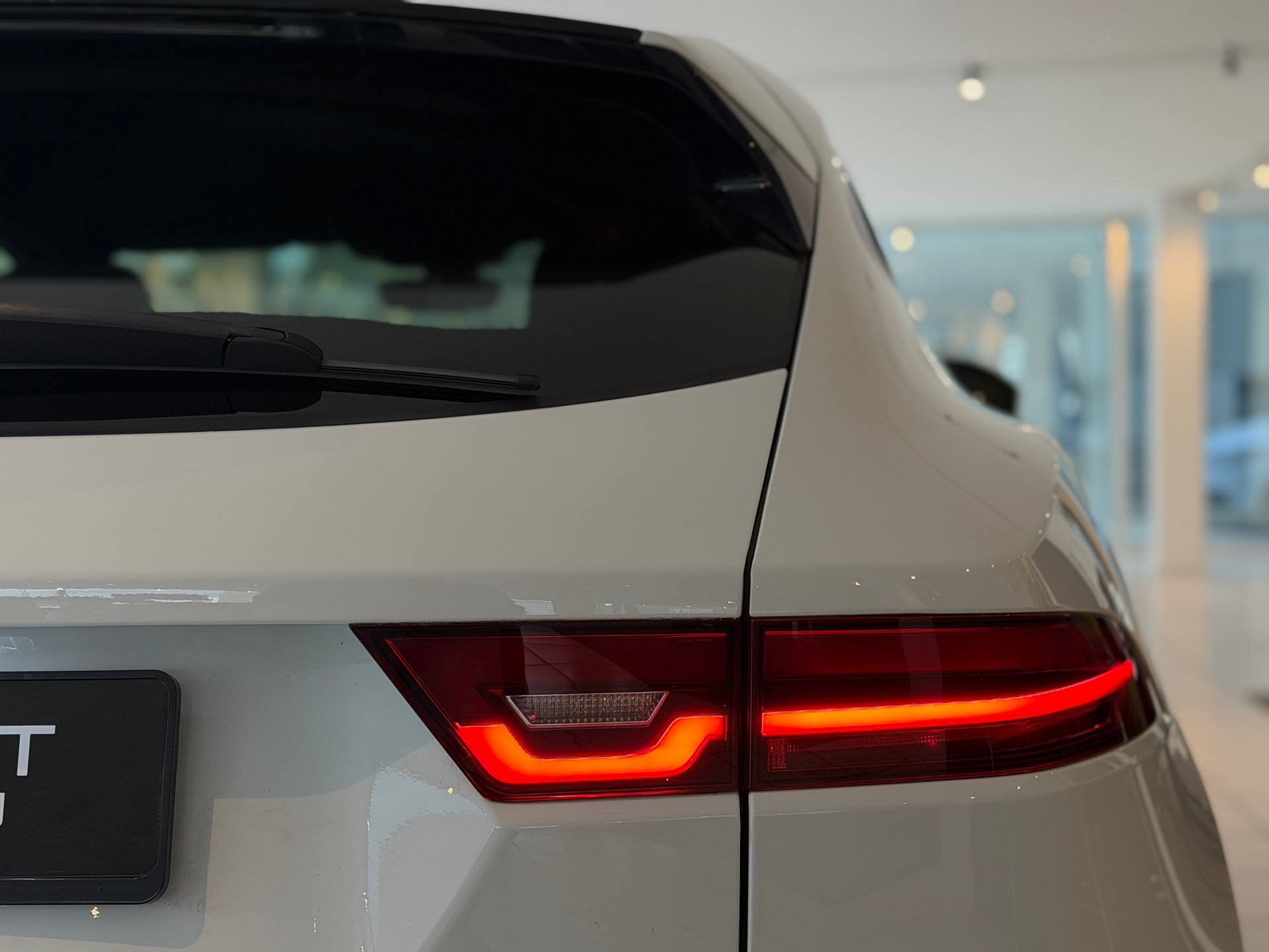 JAGUAR E-Pace 2.0 P250 R-Dynamic SE AWD Automatik **Frisch ab MFK & Service**-image-29
