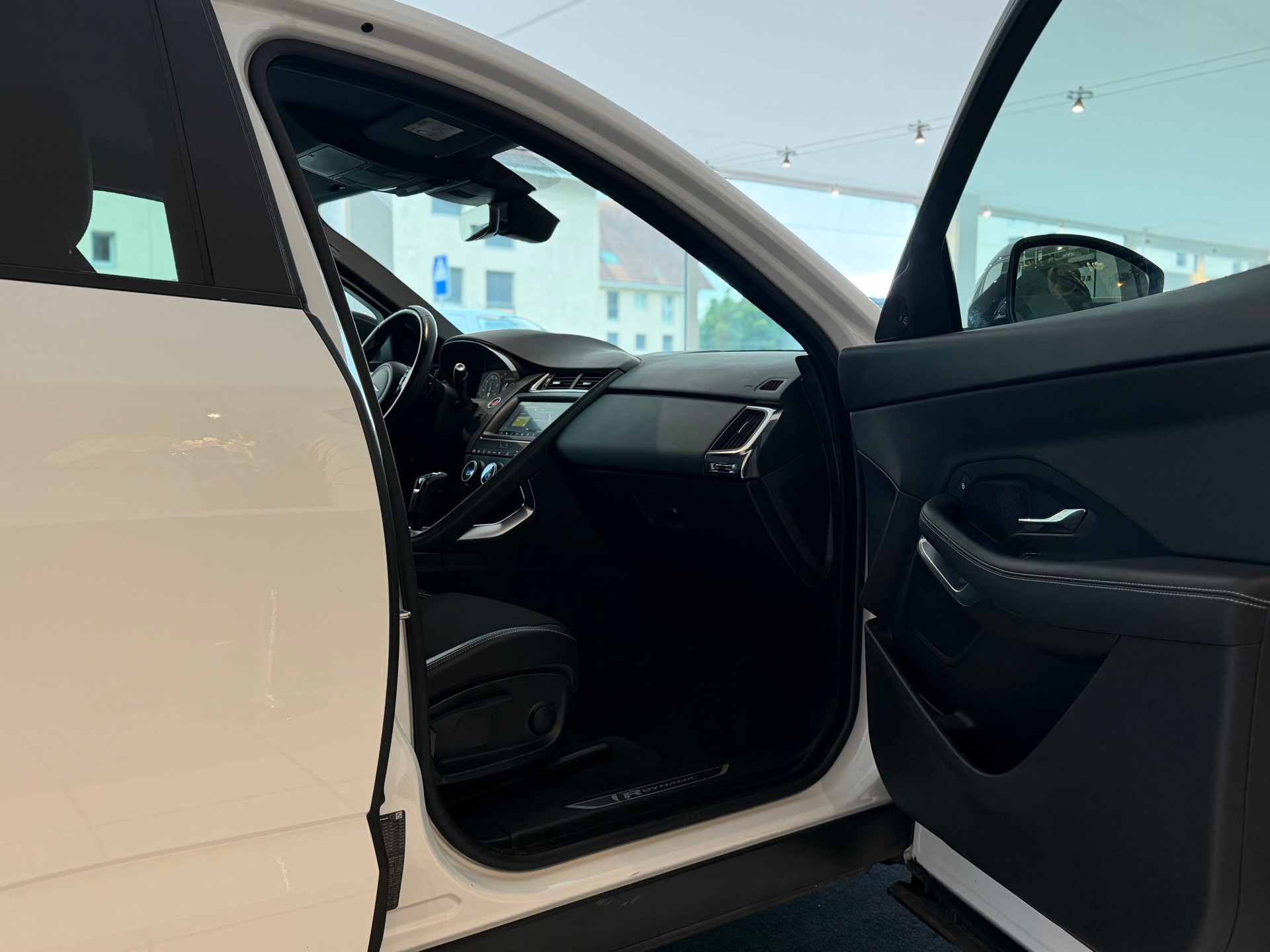 JAGUAR E-Pace 2.0 P250 R-Dynamic SE AWD Automatik **Frisch ab MFK & Service**-image-16