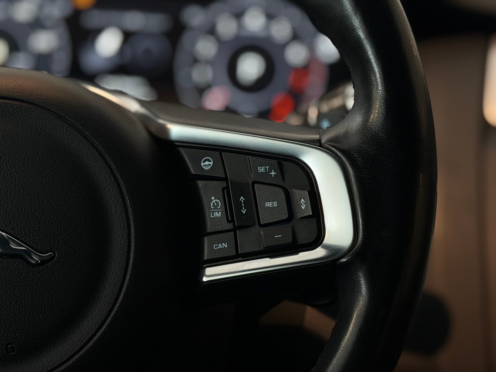 JAGUAR E-Pace 2.0 P250 R-Dynamic SE AWD Automatik **Frisch ab MFK & Service**-image-25