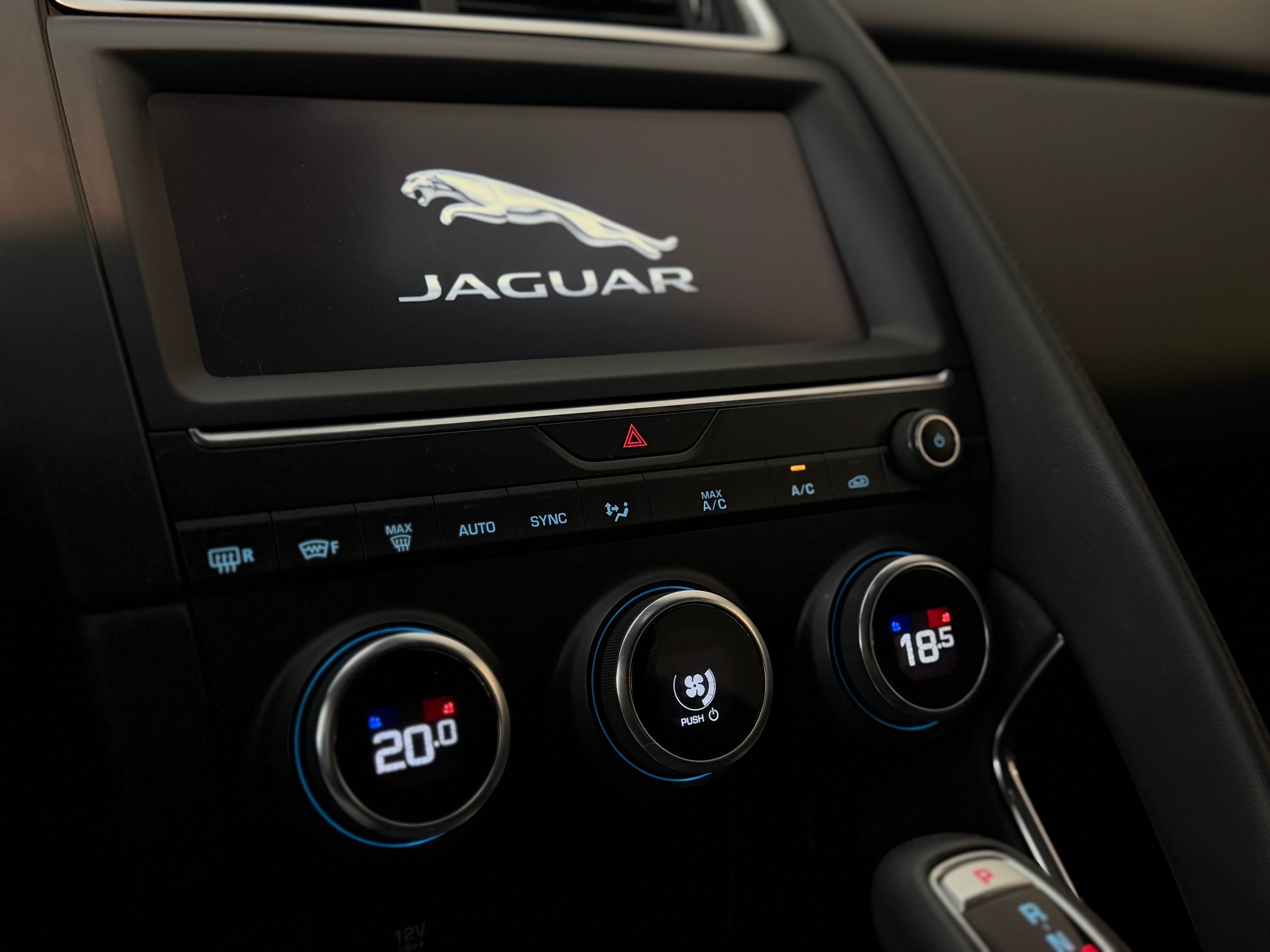 JAGUAR E-Pace 2.0 P250 R-Dynamic SE AWD Automatik **Frisch ab MFK & Service**-image-21