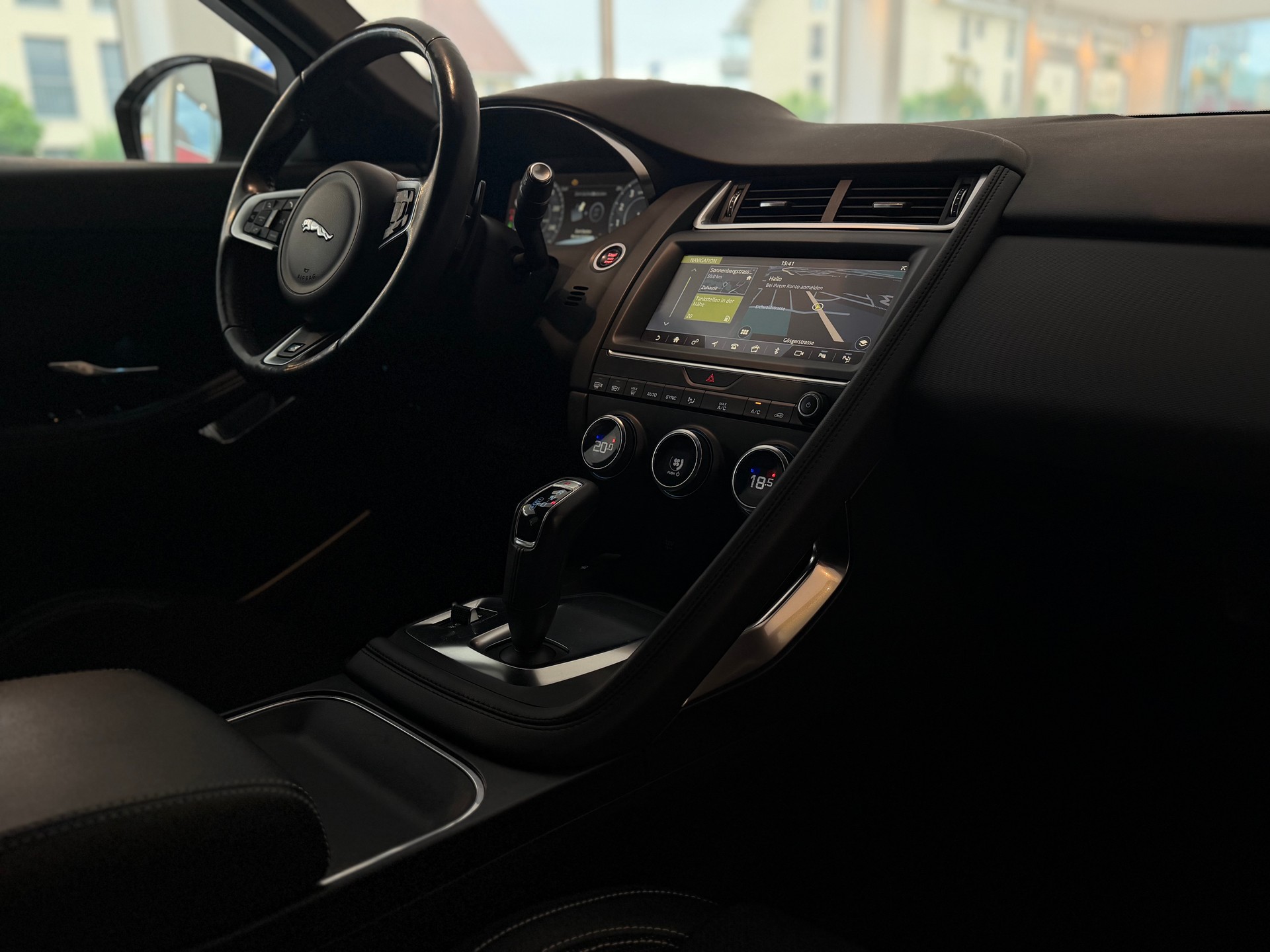 JAGUAR E-Pace 2.0 P250 R-Dynamic SE AWD Automatik **Frisch ab MFK & Service**-image-18