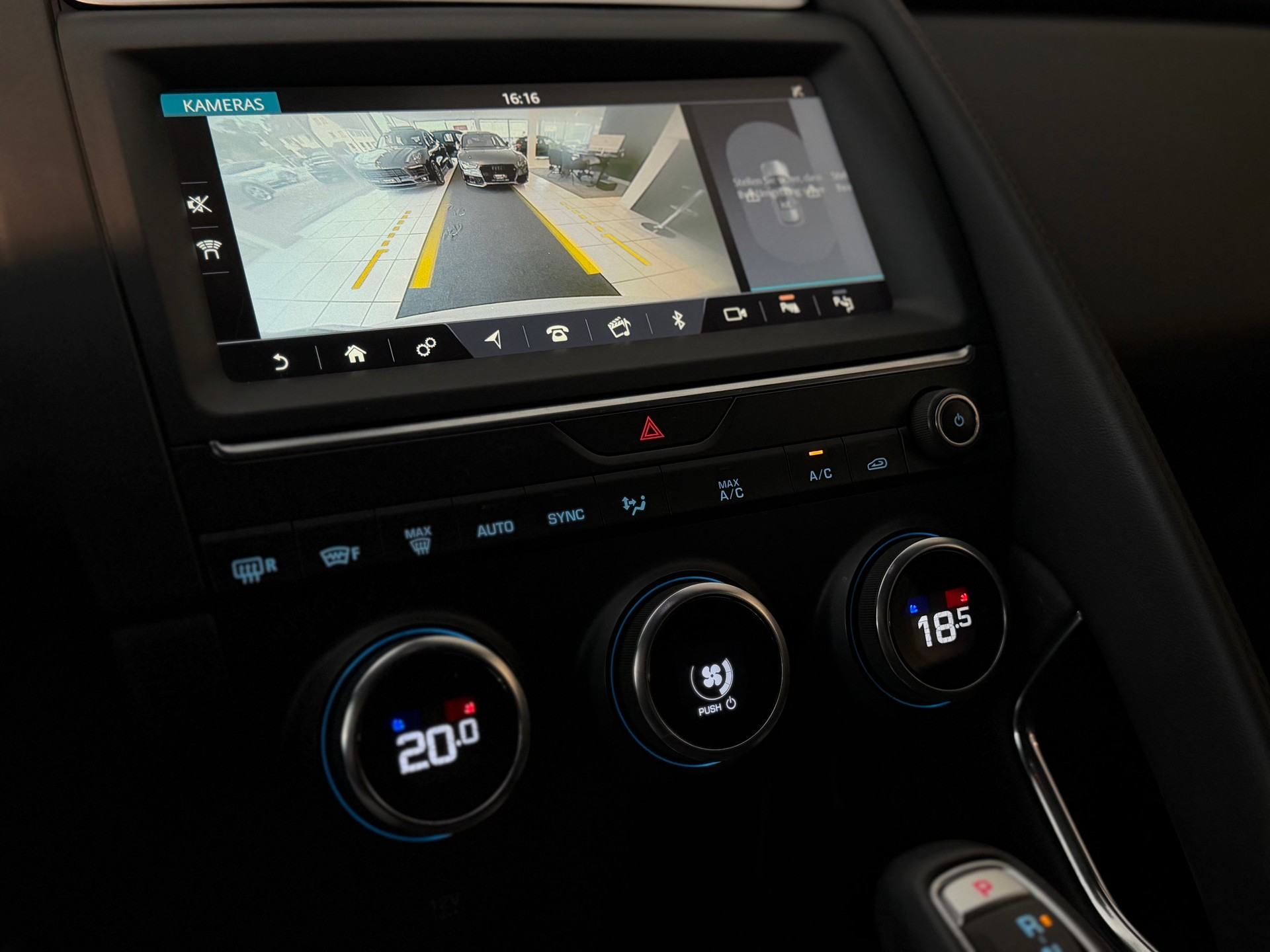 JAGUAR E-Pace 2.0 P250 R-Dynamic SE AWD Automatik **Frisch ab MFK & Service**-image-22