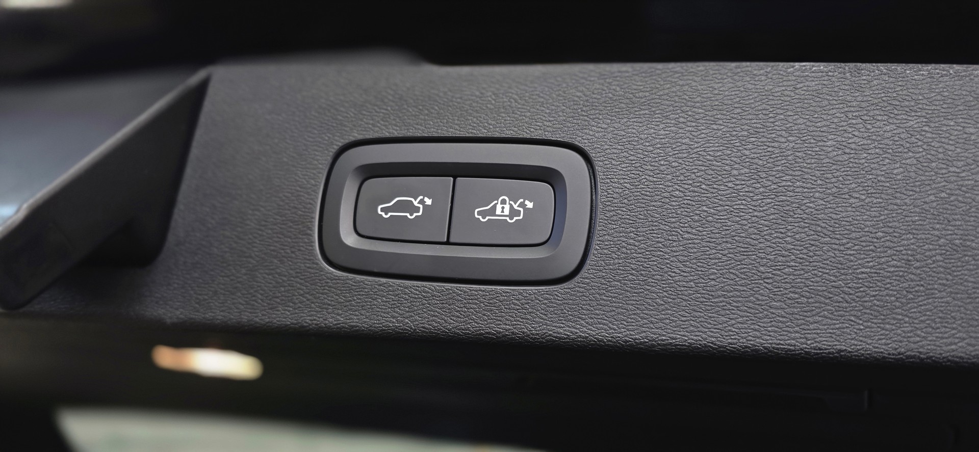 VOLVO V60 T6 eAWD Plug in Hybrid Plus Bright Geartronic *Sitz-&Lenkradheizung* LaneAssist&ACC*-image-28
