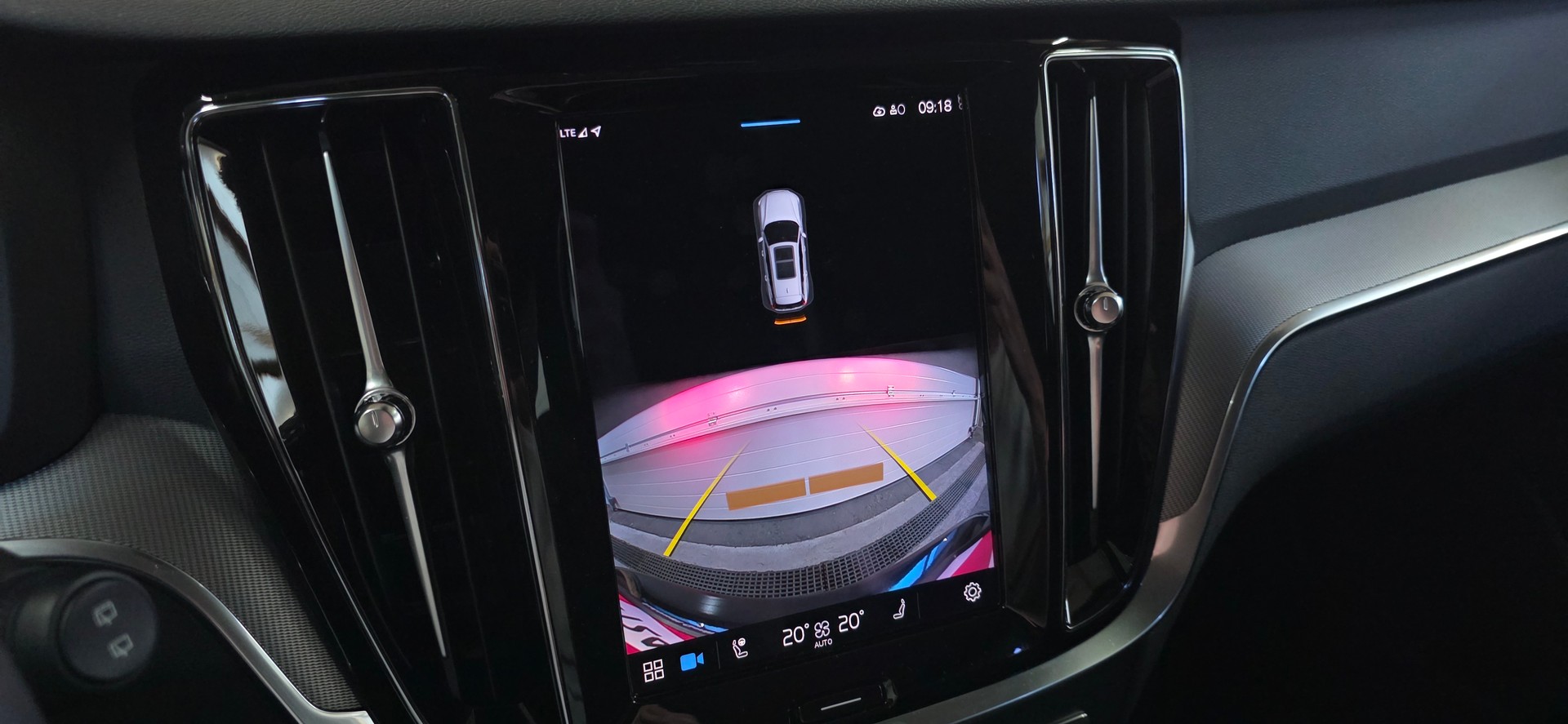 VOLVO V60 T6 eAWD Plug in Hybrid Plus Bright Geartronic *Sitz-&Lenkradheizung* LaneAssist&ACC*-image-20