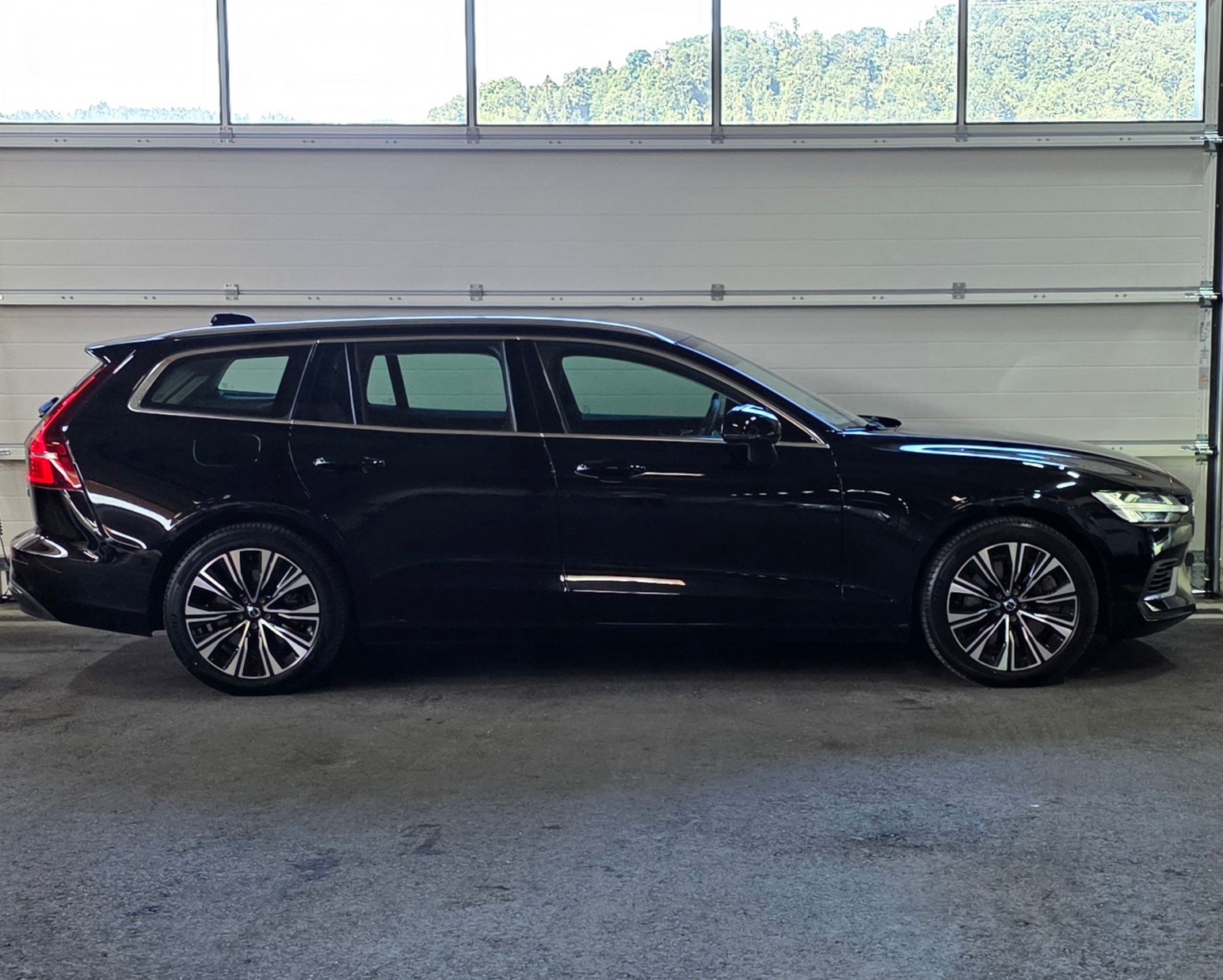 VOLVO V60 T6 eAWD Plug in Hybrid Plus Bright Geartronic *Sitz-&Lenkradheizung* LaneAssist&ACC*-image-5