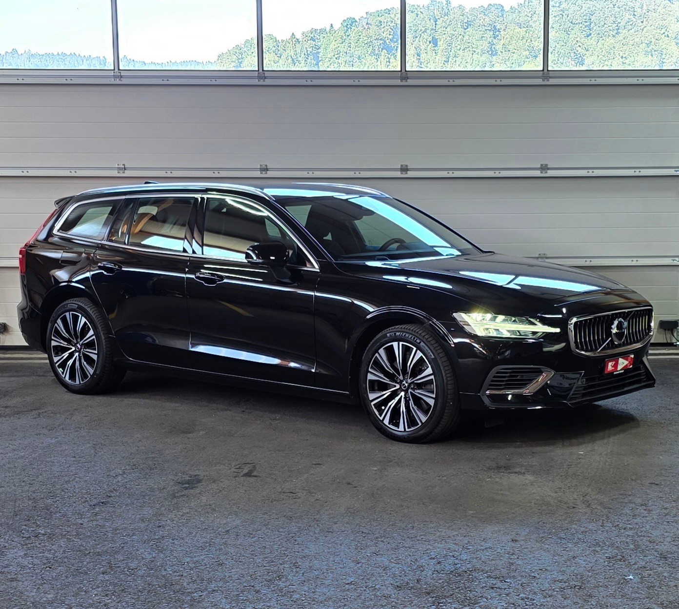 VOLVO V60 T6 eAWD Plug in Hybrid Plus Bright Geartronic *Sitz-&Lenkradheizung* LaneAssist&ACC*-image-6