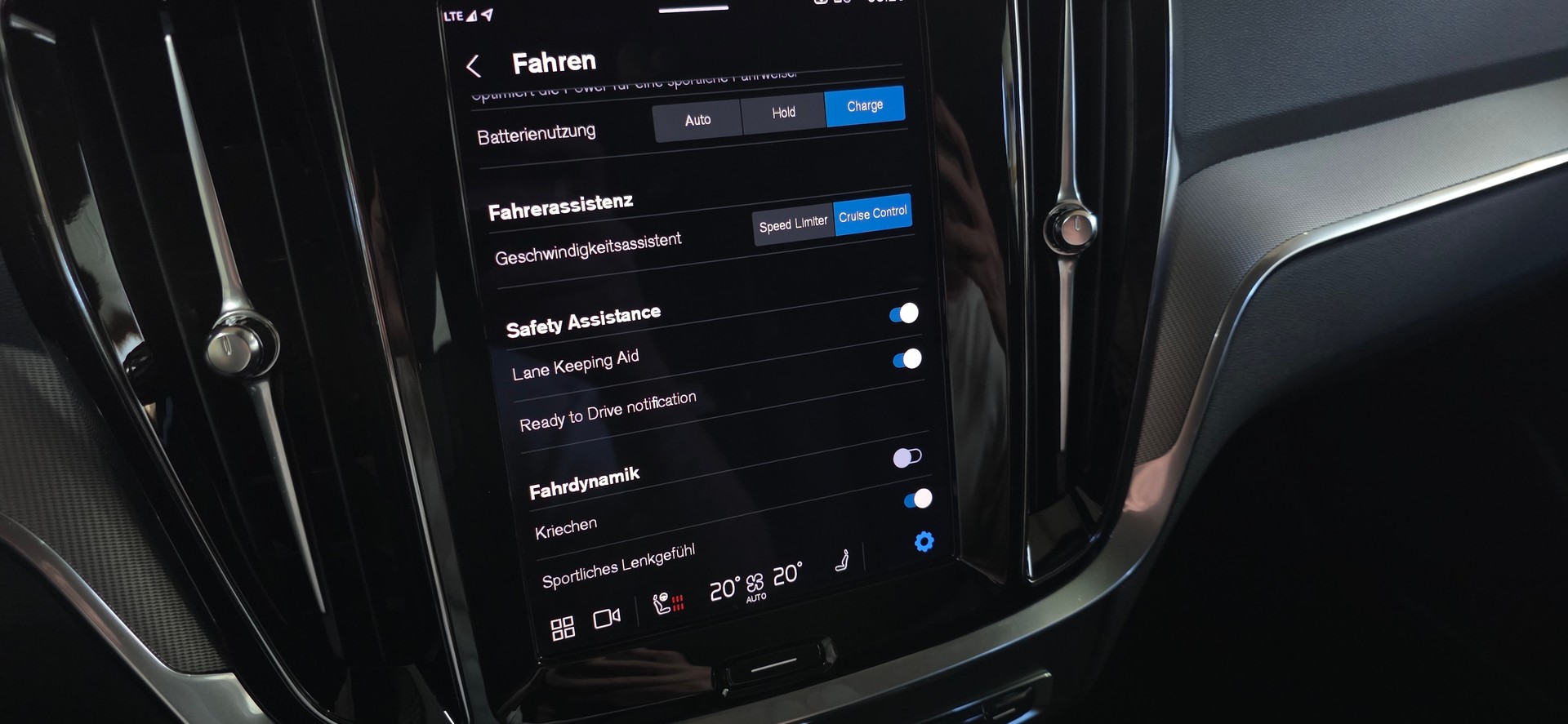 VOLVO V60 T6 eAWD Plug in Hybrid Plus Bright Geartronic *Sitz-&Lenkradheizung* LaneAssist&ACC*-image-17