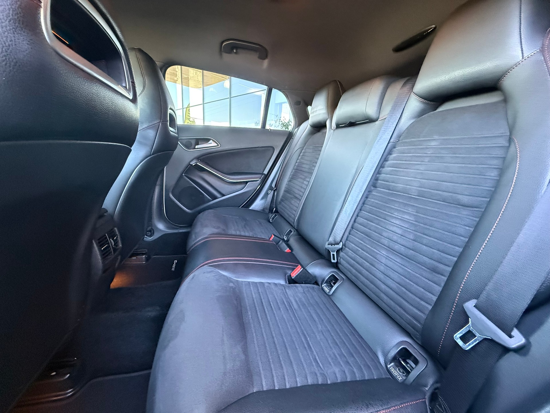 MERCEDES-BENZ CLA Shooting Brake 250 AMG Line 7G-DCT 4Matic-image-7