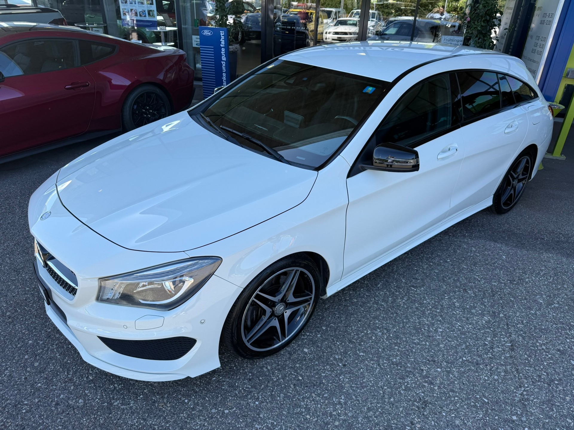 MERCEDES-BENZ CLA Shooting Brake 250 AMG Line 7G-DCT 4Matic-showroom-element-2
