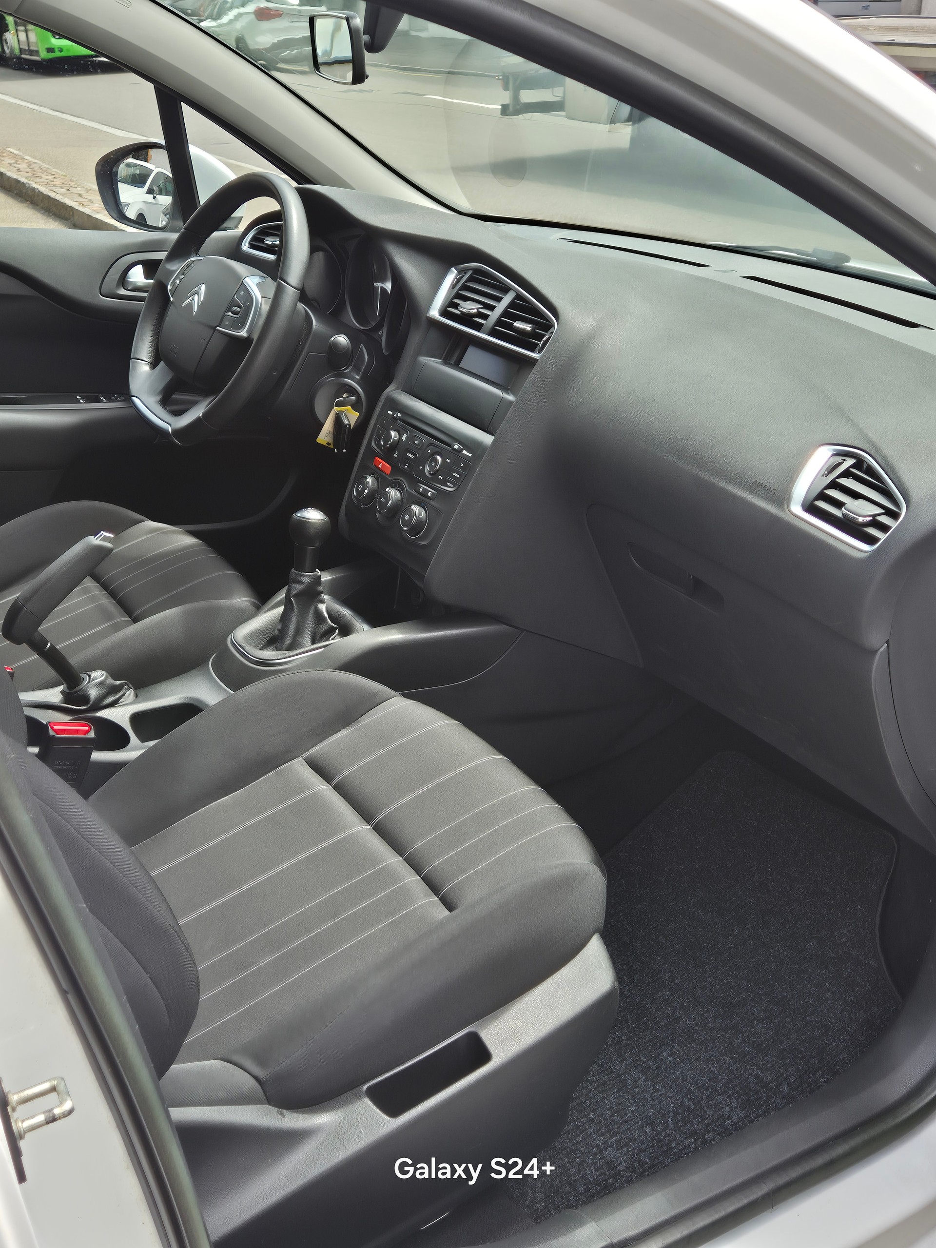 CITROEN C4 Berline 1.4 VTi Attraction-image-6