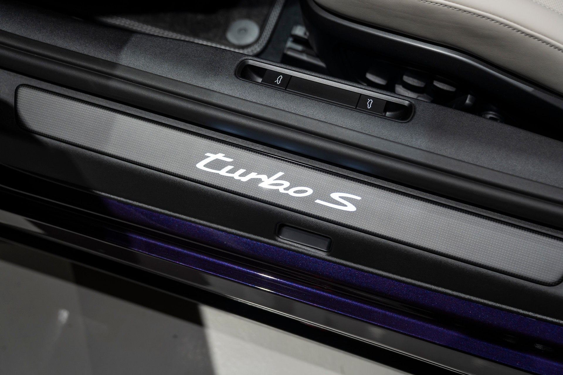 PORSCHE 911 Turbo S Cabriolet PDK-image-16