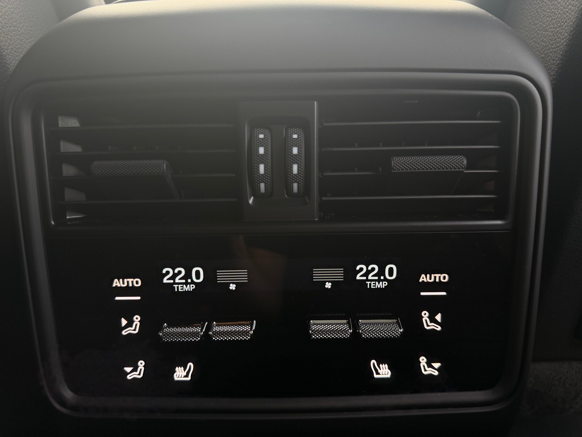 PORSCHE Cayenne Coupé GTS Tiptronic-image-27