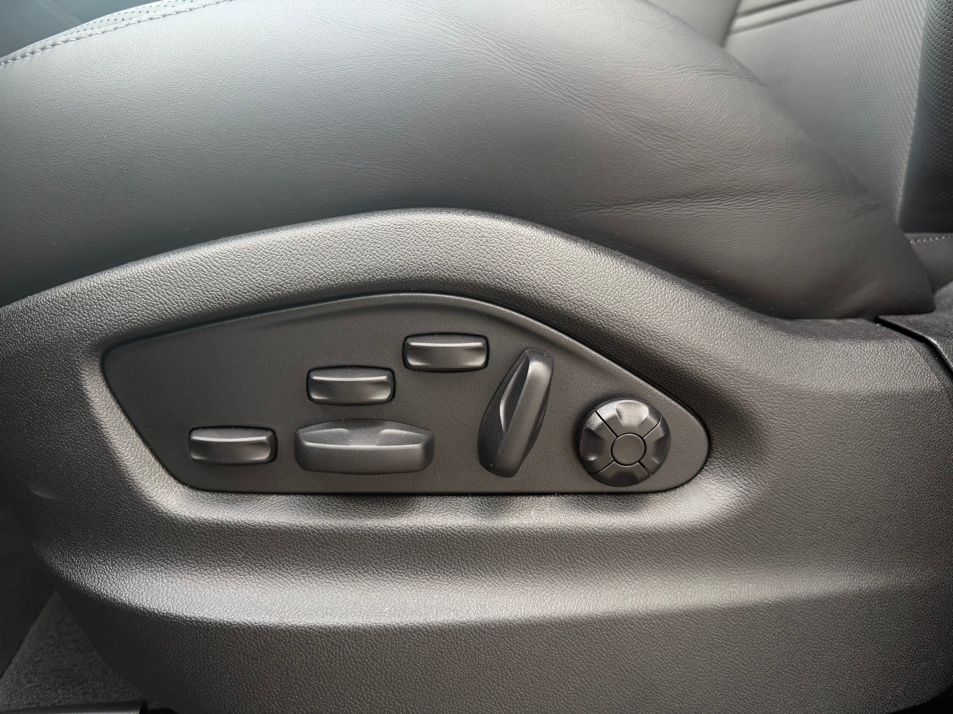 PORSCHE Cayenne Coupé GTS Tiptronic-image-28