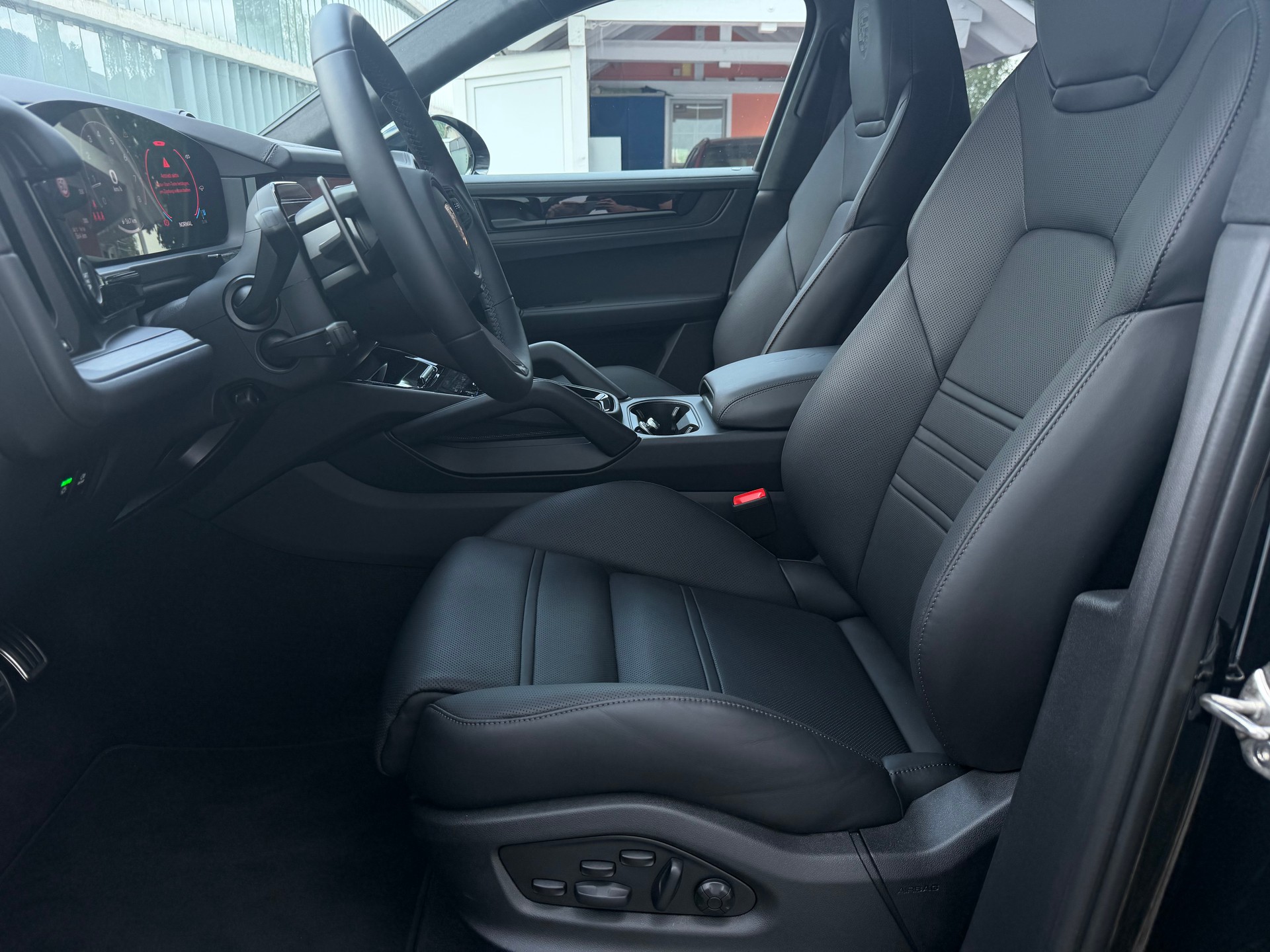 PORSCHE Cayenne Coupé GTS Tiptronic-image-16