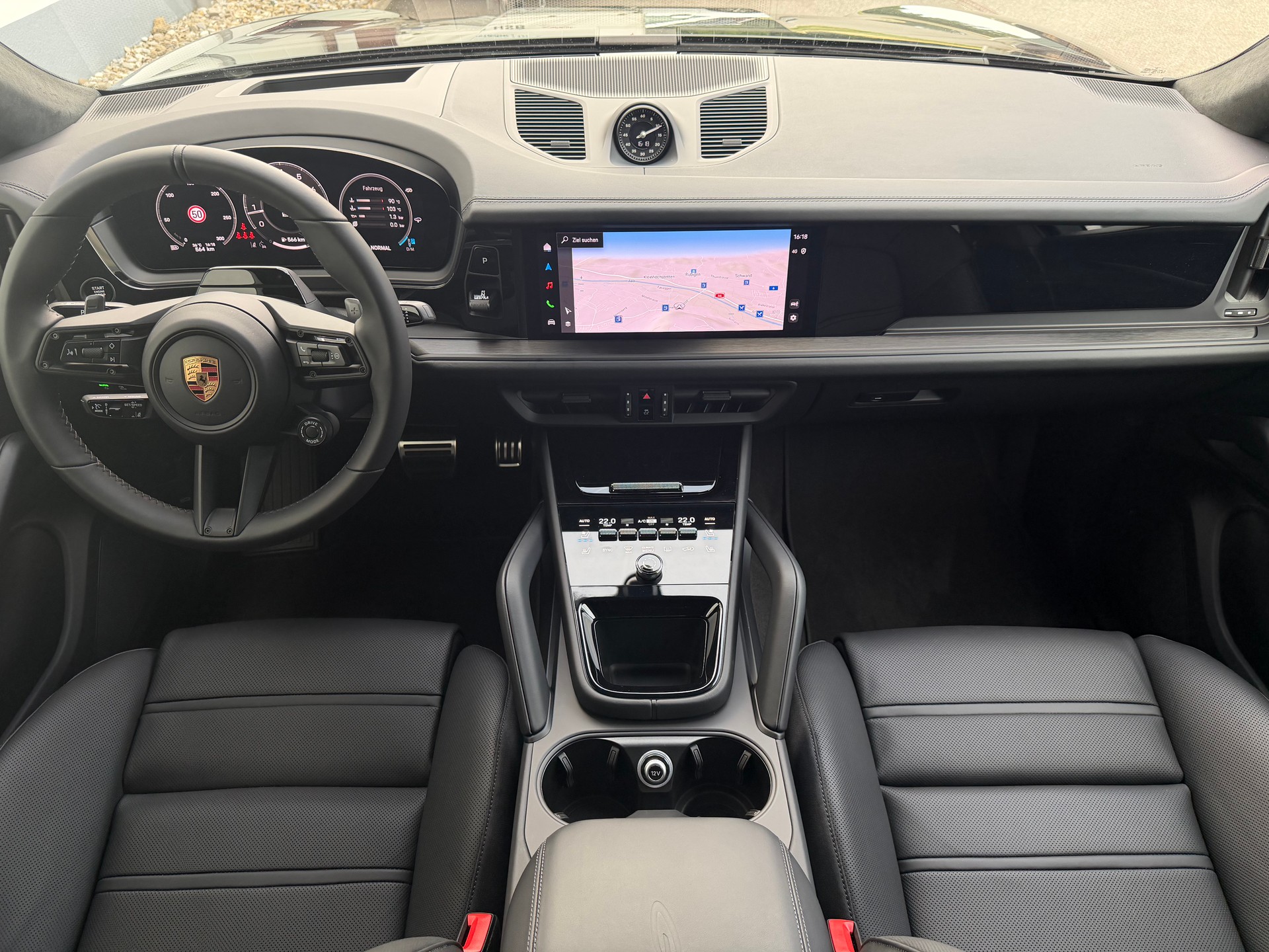 PORSCHE Cayenne Coupé GTS Tiptronic-image-17
