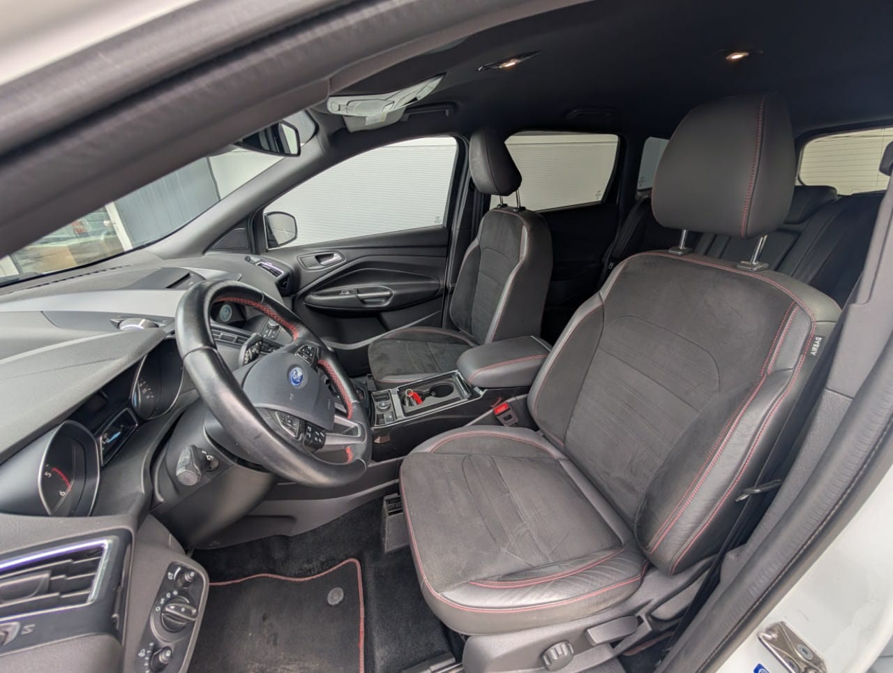 FORD Kuga 2.0 TDCi ST Line 4WD PowerShift-image-9