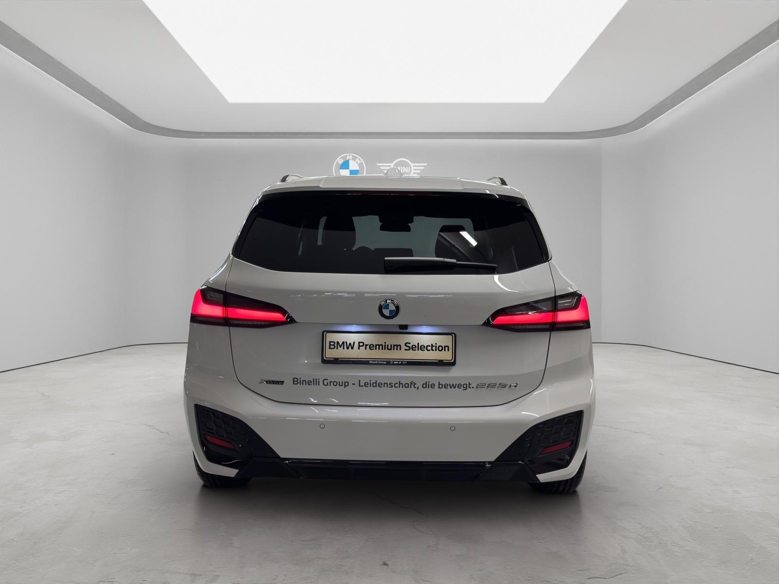 BMW 223d xDrive AT-showroom-element-3