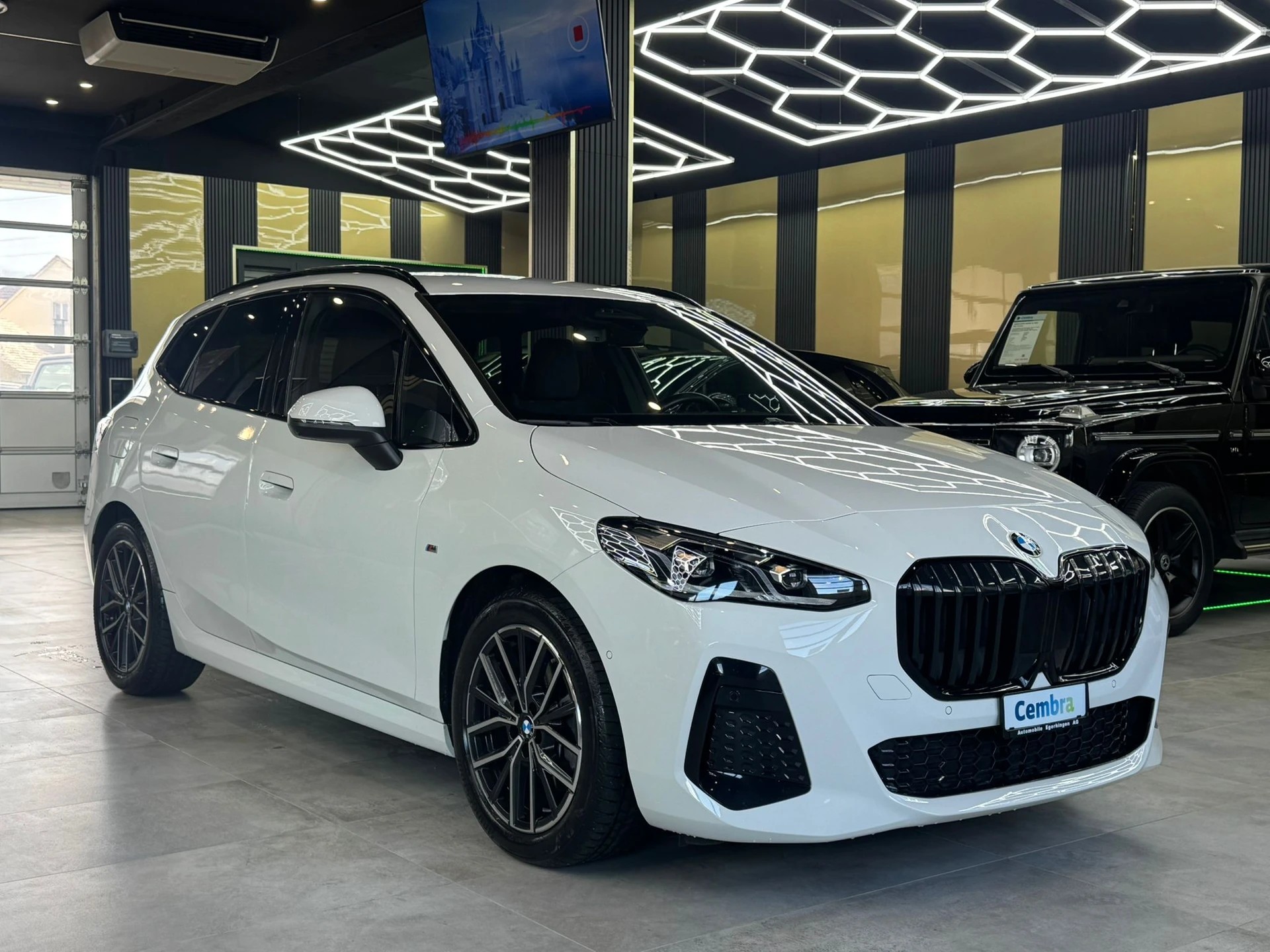 BMW 218d Active Tourer M Sport DKG-showroom-element-2