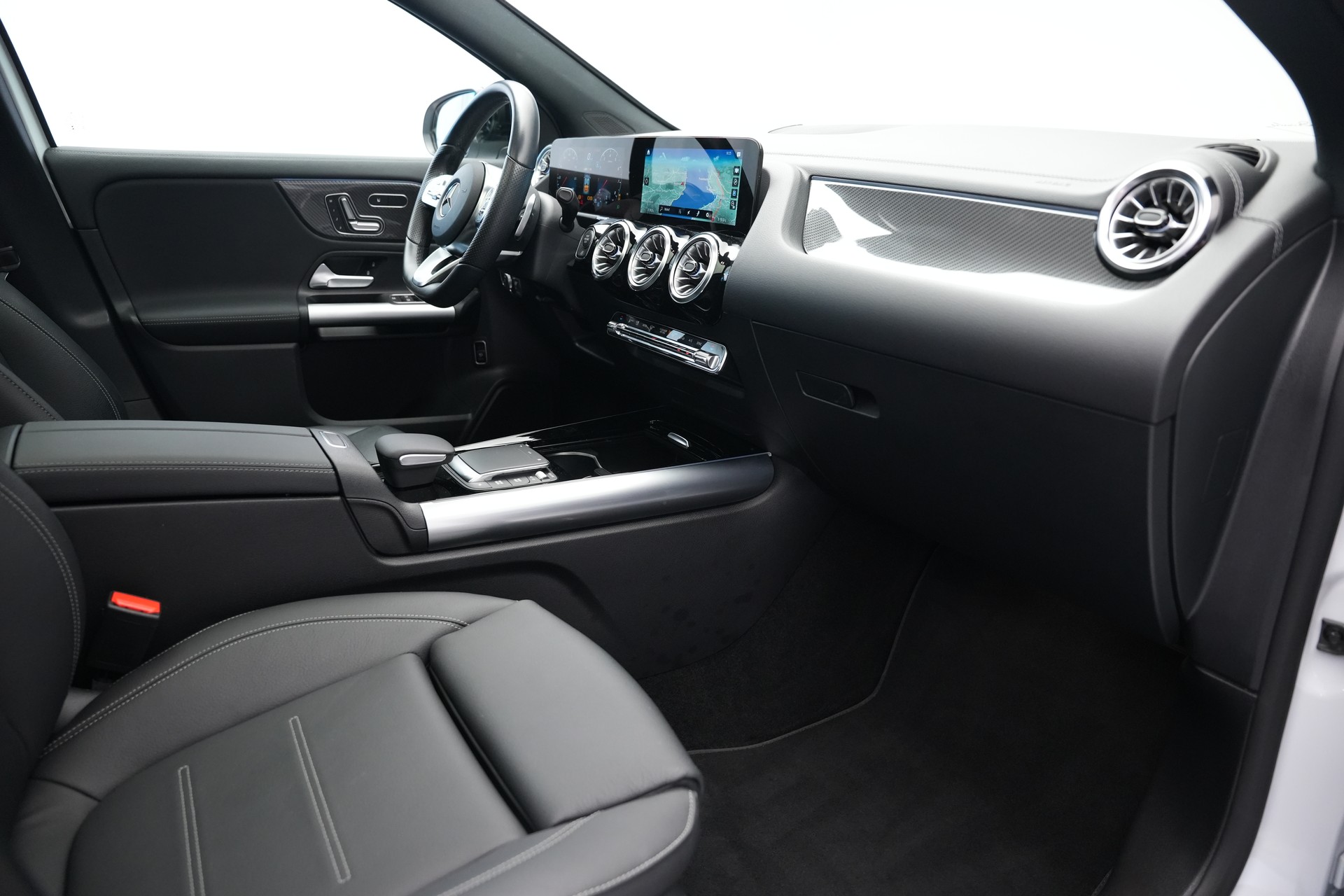 MERCEDES-BENZ GLA 250 4Matic AMG Line 8G-DCT *CH-Fahrzeug* *AHK* *Panorama*-image-11