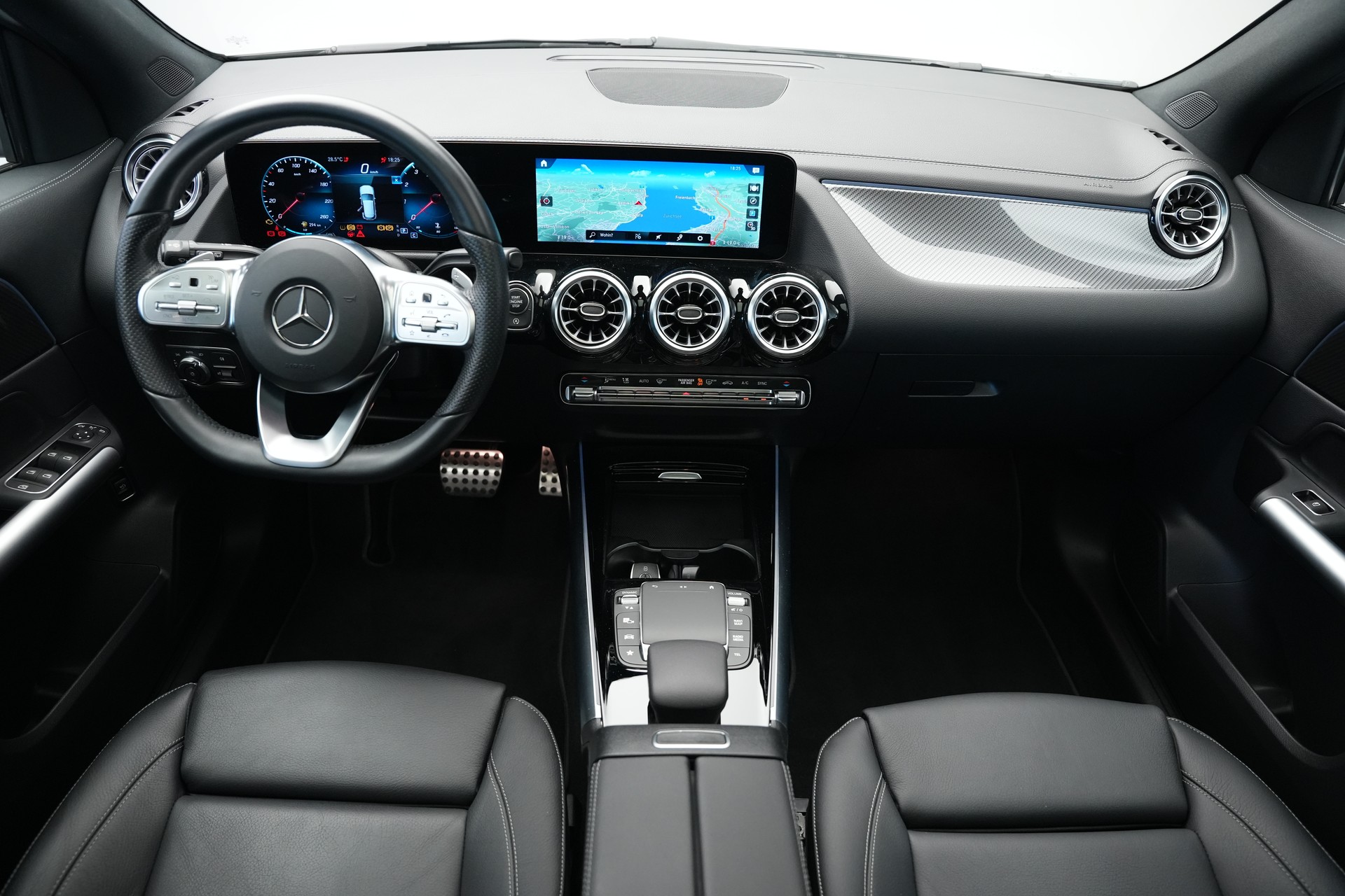MERCEDES-BENZ GLA 250 4Matic AMG Line 8G-DCT *CH-Fahrzeug* *AHK* *Panorama*-image-9