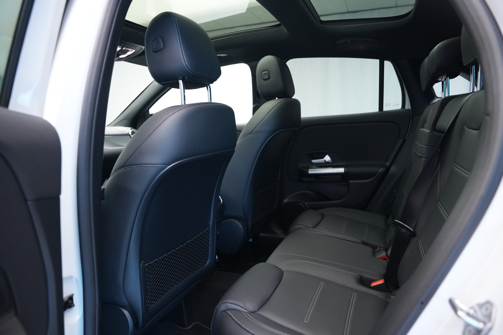 MERCEDES-BENZ GLA 250 4Matic AMG Line 8G-DCT *CH-Fahrzeug* *AHK* *Panorama*-image-14