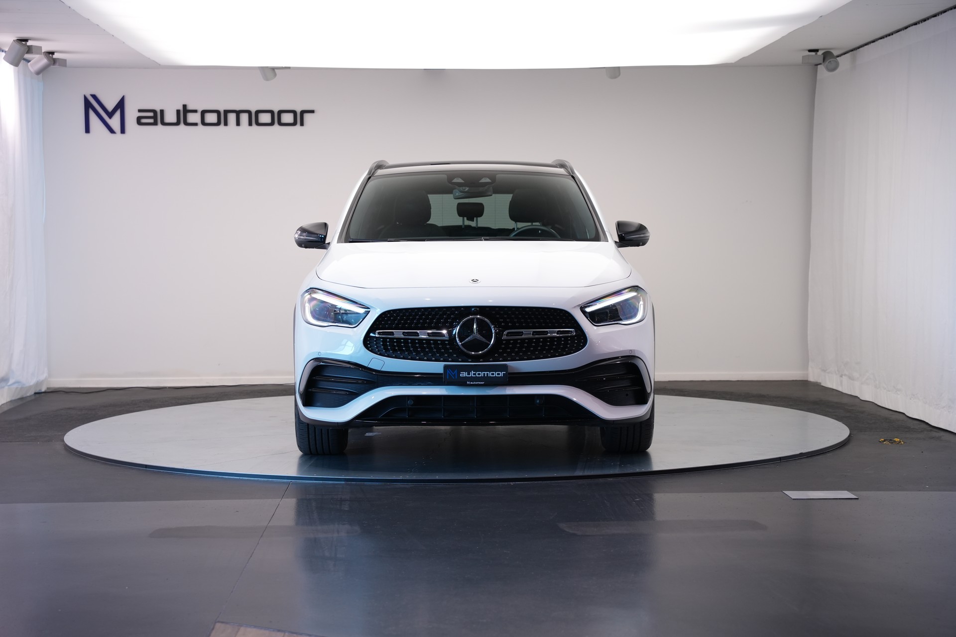 MERCEDES-BENZ GLA 250 4Matic AMG Line 8G-DCT *CH-Fahrzeug* *AHK* *Panorama*-showroom-element-1