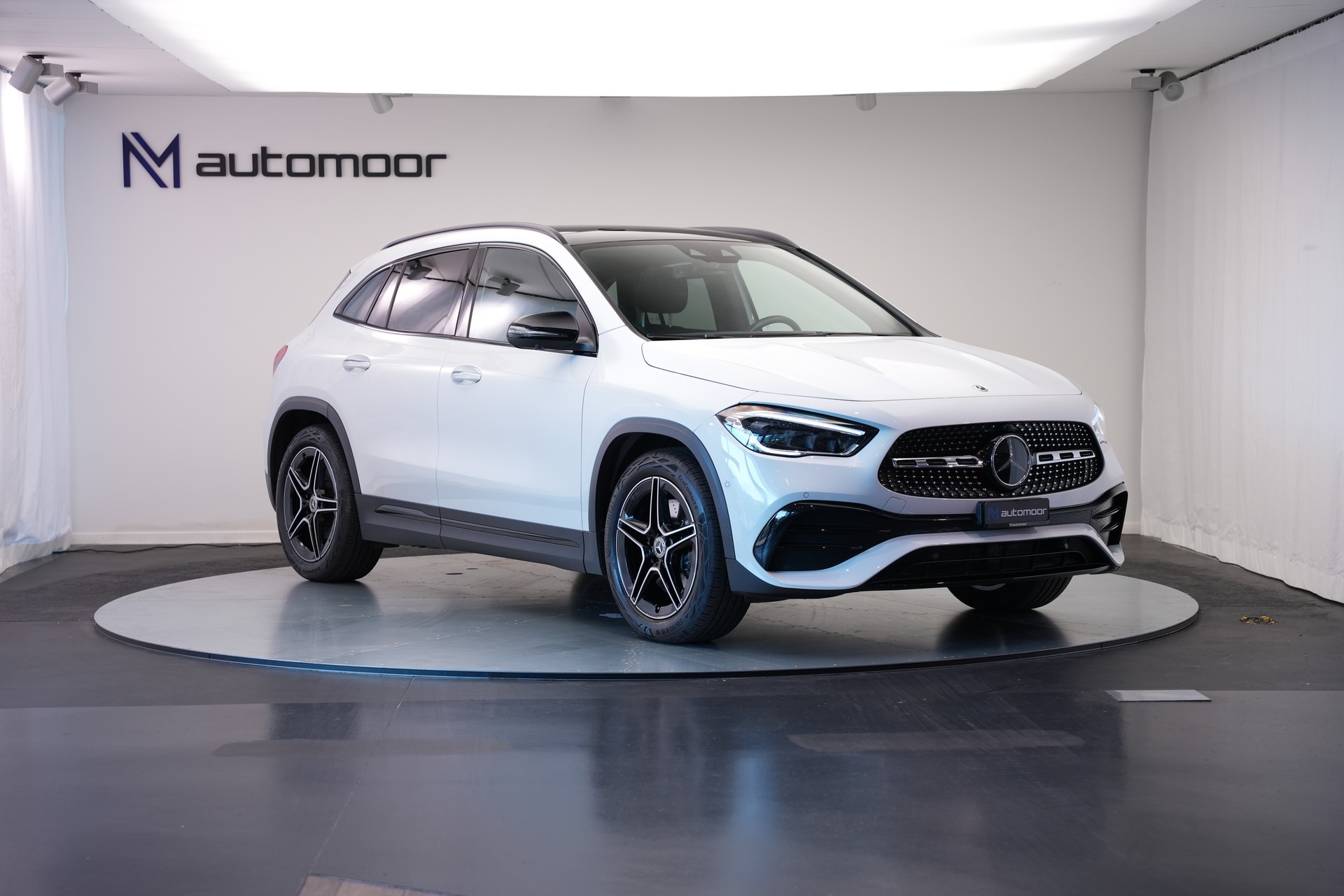 MERCEDES-BENZ GLA 250 4Matic AMG Line 8G-DCT *CH-Fahrzeug* *AHK* *Panorama*-showroom-element-2