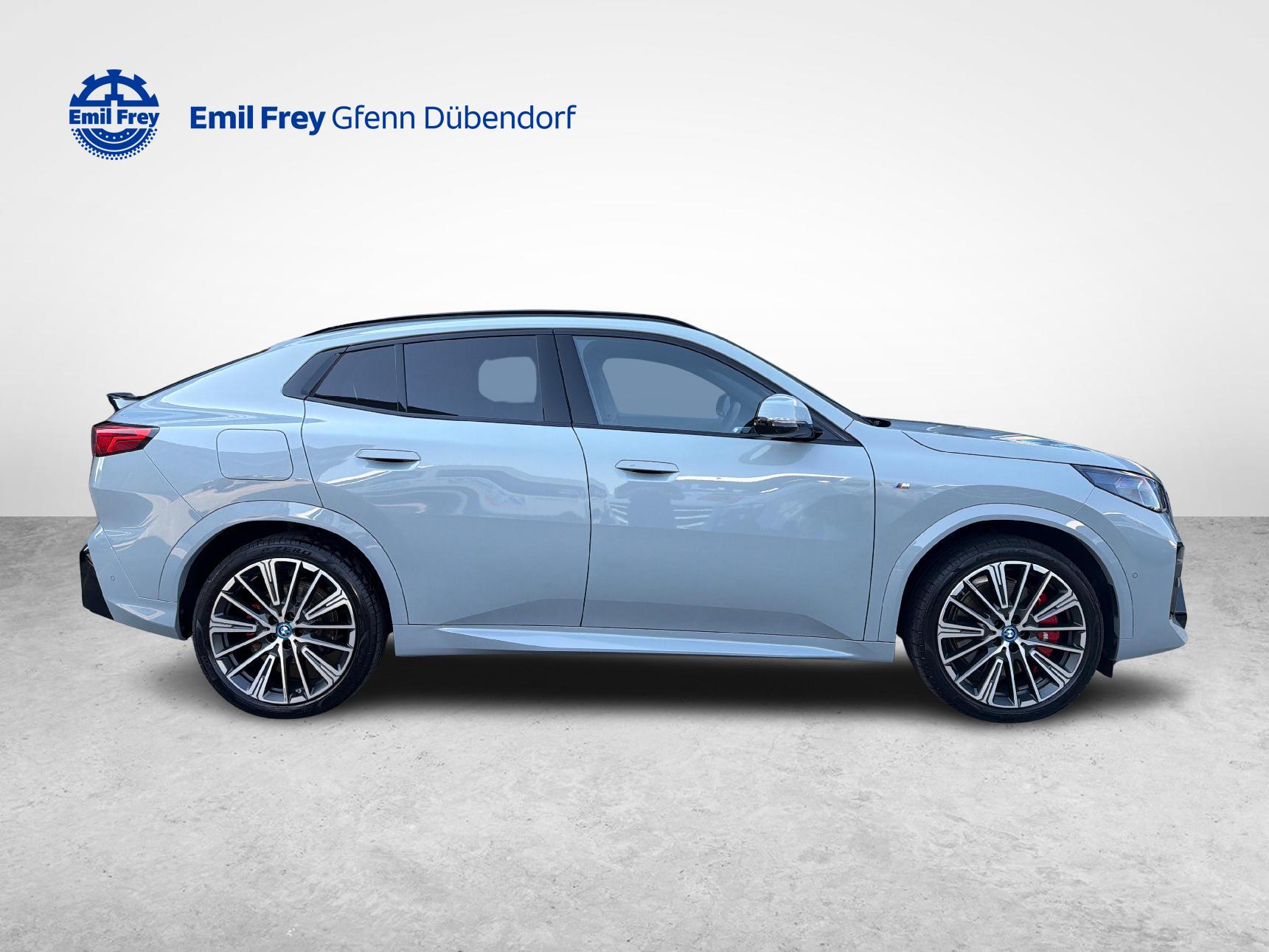 BMW iX2 30 xDrive-image-5