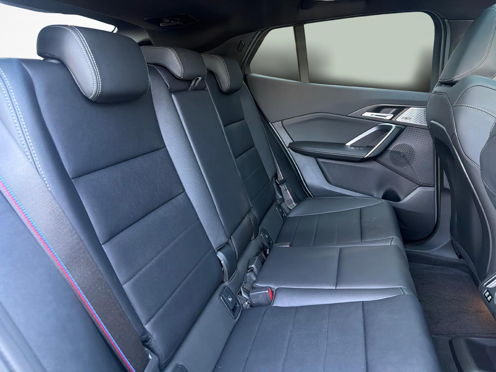 BMW iX2 30 xDrive-image-10