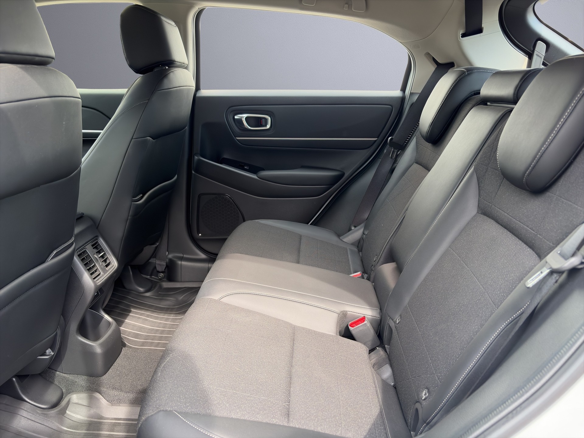 HONDA HR-V 1.5 i-MMD Advance-image-11